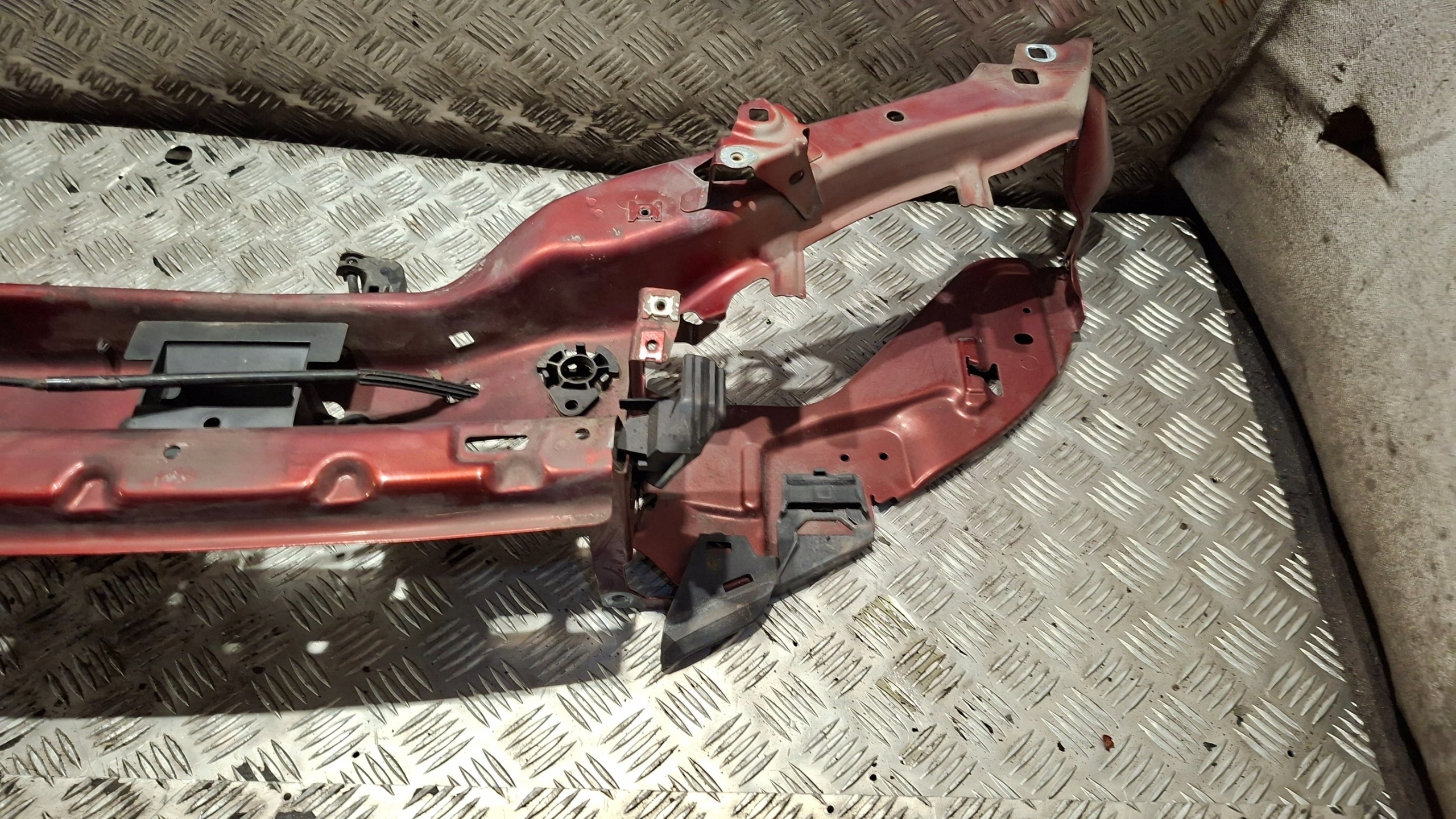 support panel for radiators upper pillar upper VOLVO V50