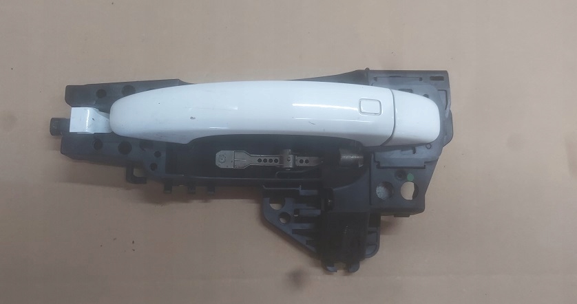 AUDI A4 B8 A5t РУЧКА ДВЕРИ ЛЕВЫЙ ЗАД. КЛЮЧА