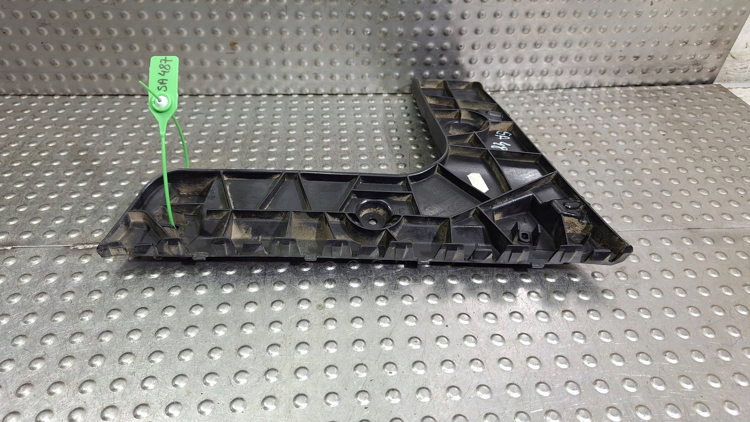 bumper bracket left rear part 4G9807453C AUDI A6 C7 KOMBI