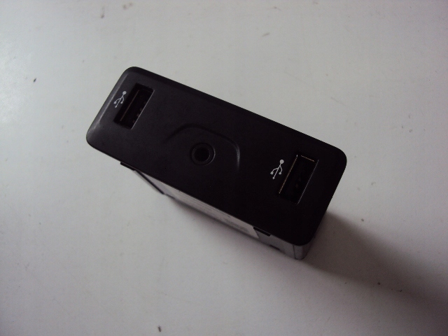 280239853R - РАЗЪЕМ USB ПОРТ РАЗЪЕМ ДЛЯ RENAULT MEGANE IV 15-