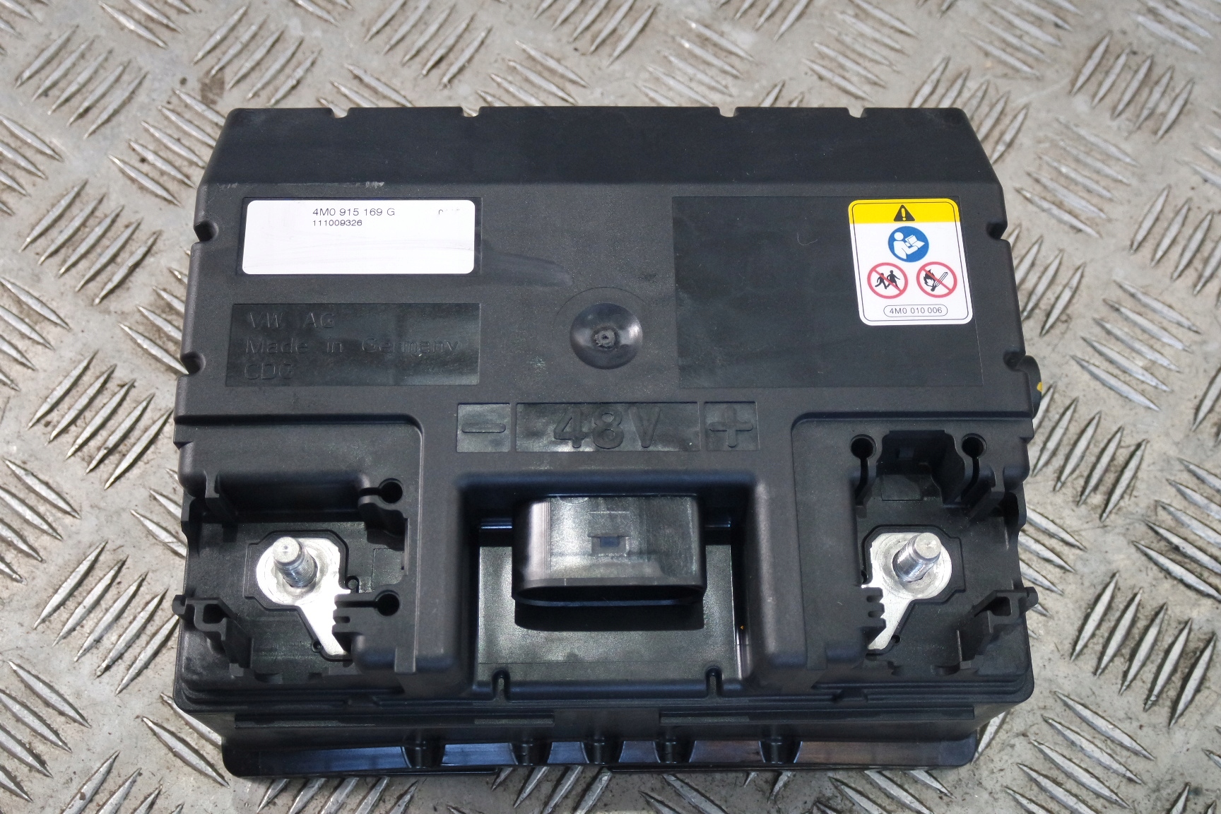 АККУМУЛЯТОР БАТЕРЕЯ8v AUDI Q7 Q8m0915169g