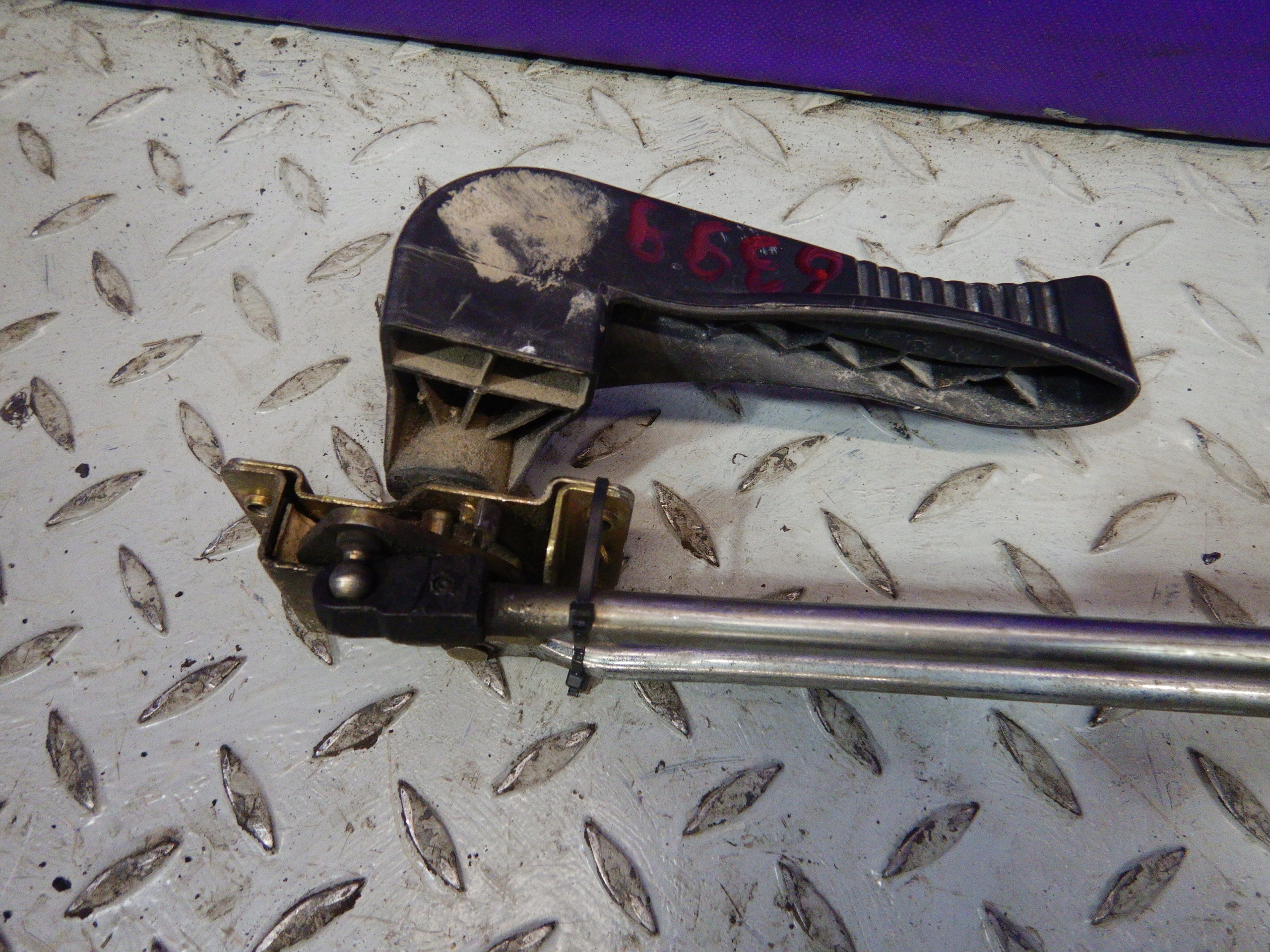 DAILY III 99-ВНУТРЕННЯЯ РУЧКА ЗАДНЯЯ ТЯГА ЗАДНЯЯ