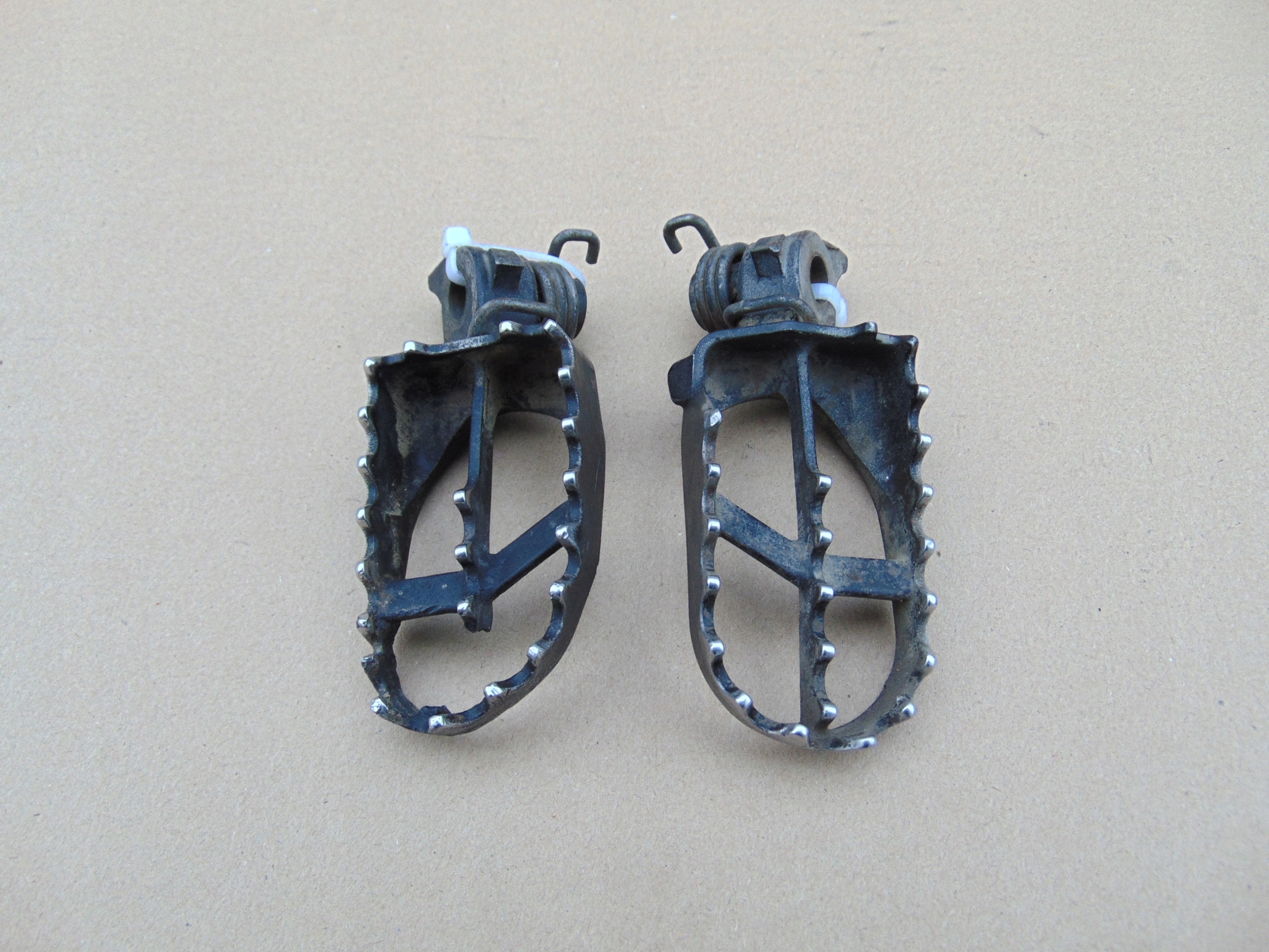 YAMAHA YZ 85 2T ПОДНОЖКА ВОДИТЕЛЯ ЛЕВАЯ ПРАВАЯ