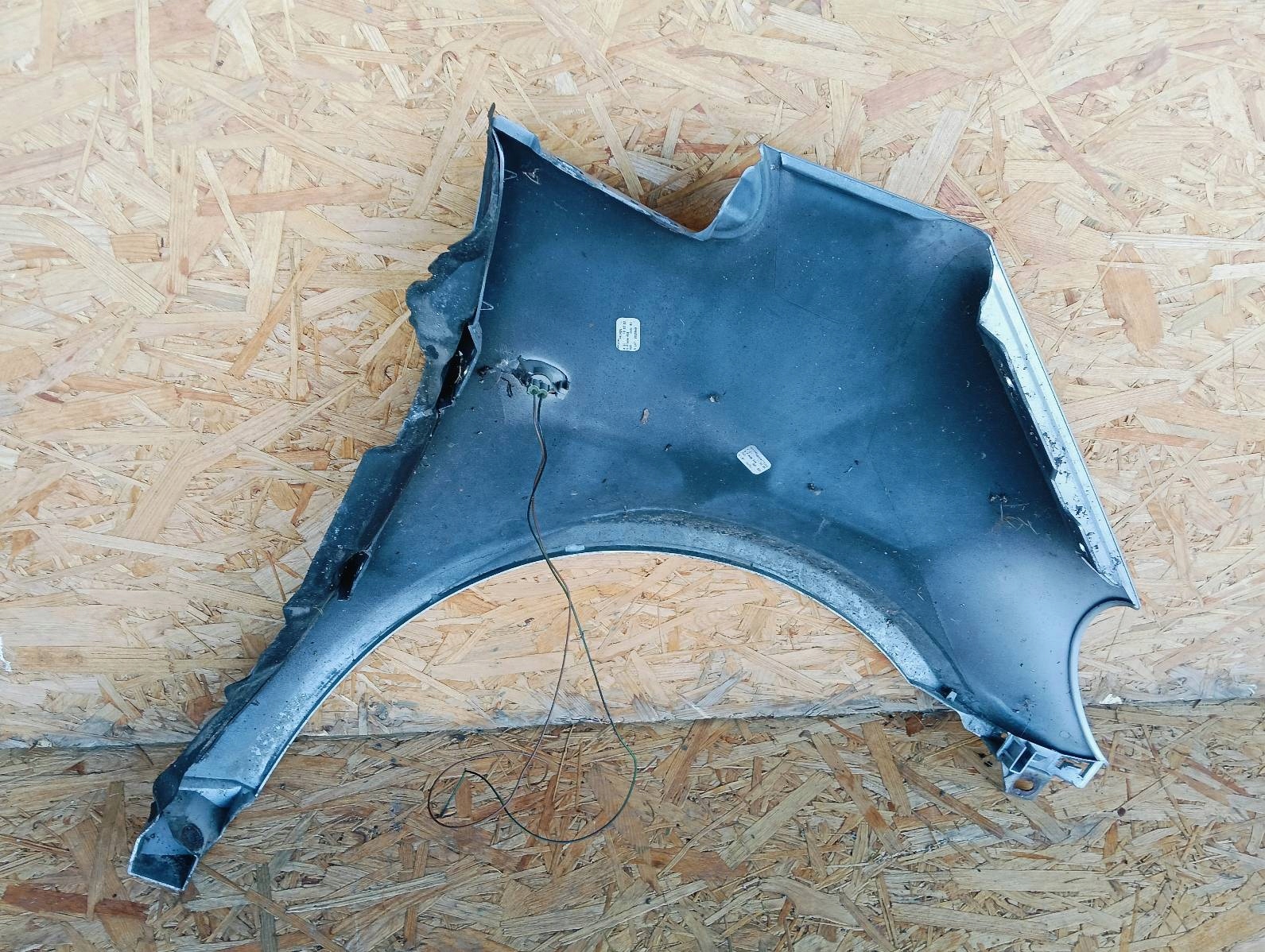 fender left front Mercedes A 170 1688800318 Lak 741