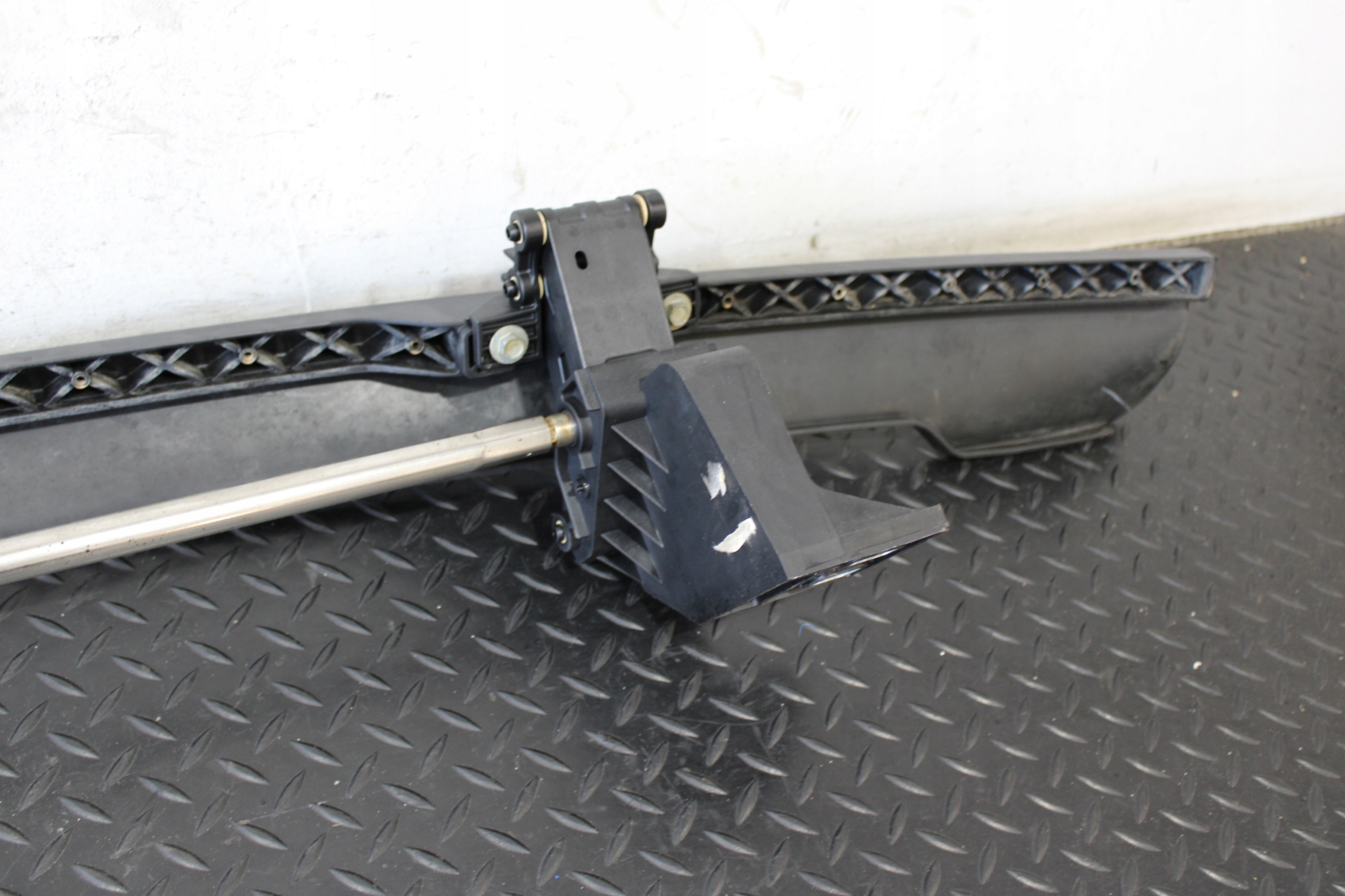 Aileron Avant DODGE RAM V 5