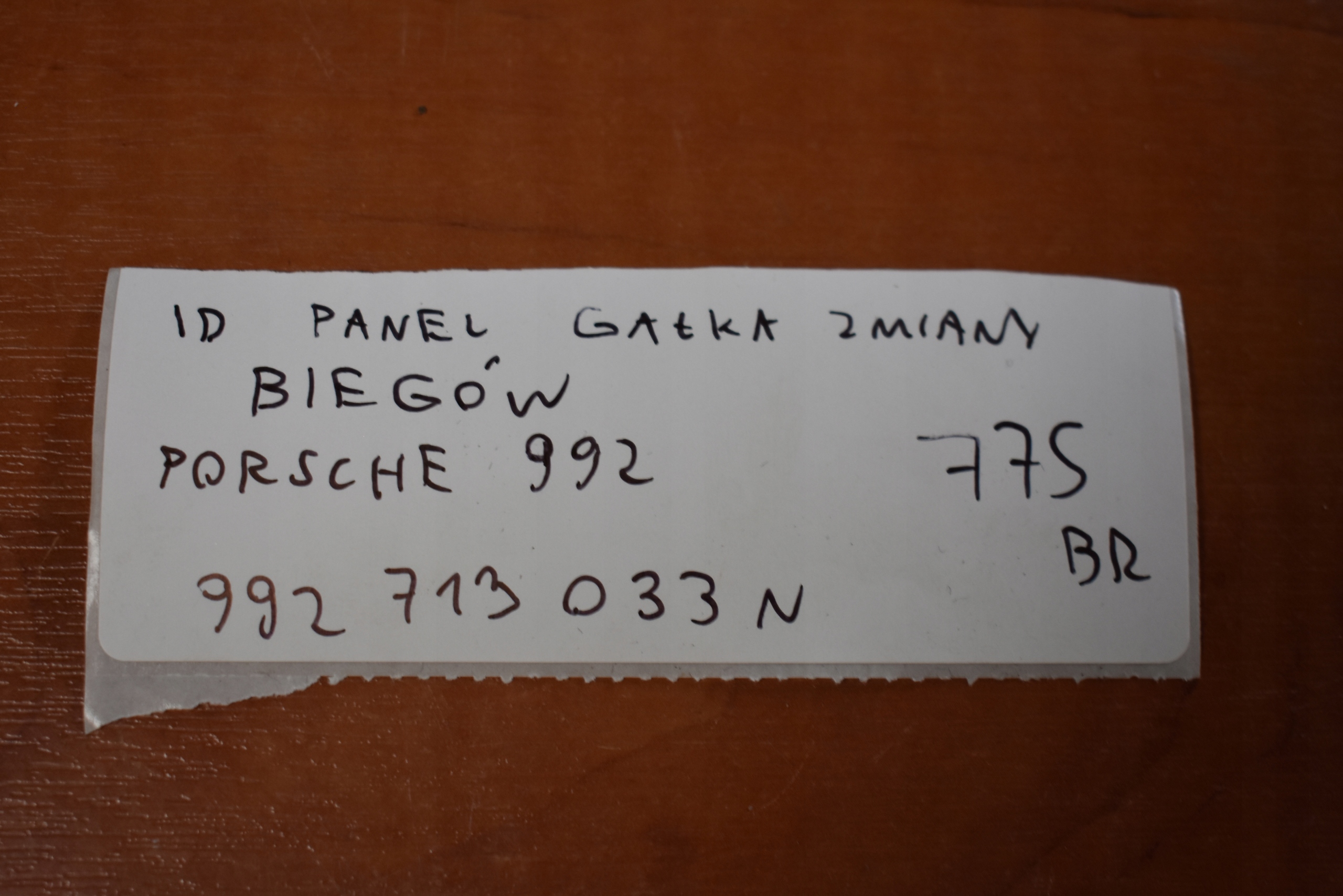 IDEALNY PANEL LEVA CAMBIO PORSCHE 992 1