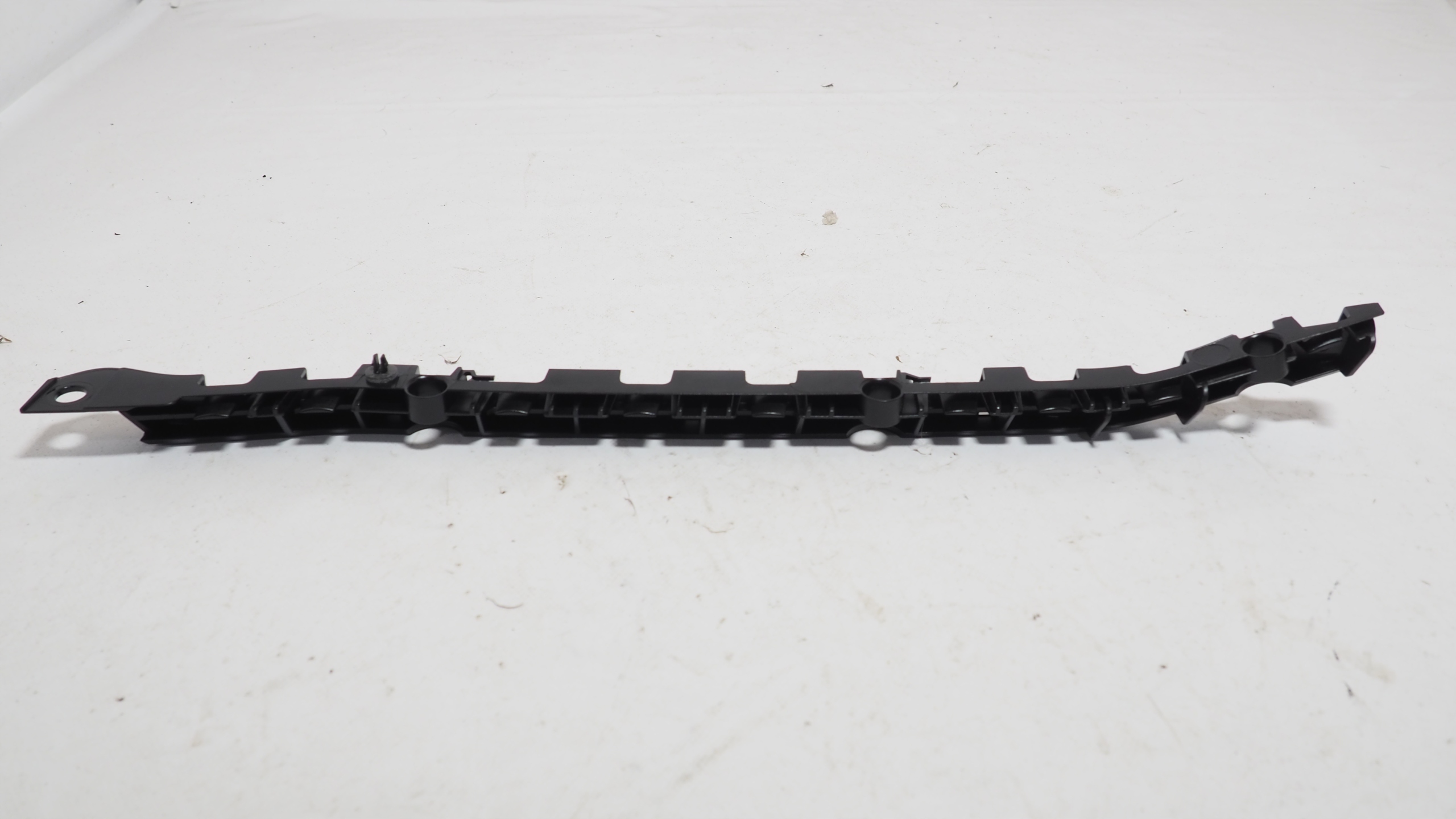 Mercedes C Klasa W204 bumper bracket left rear part A204880530