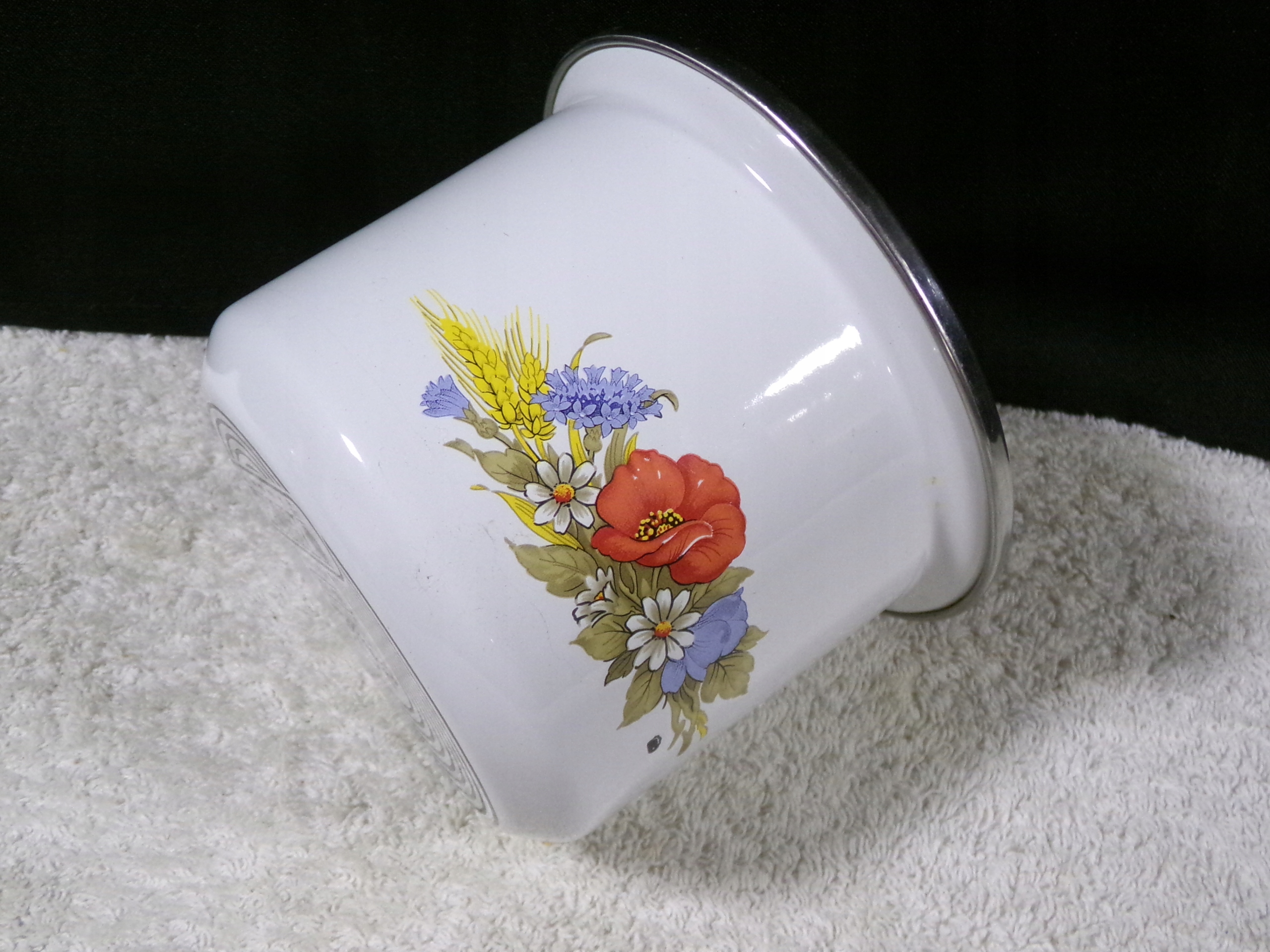 SOLIDNY GARNUSZEK EMALIOWANY