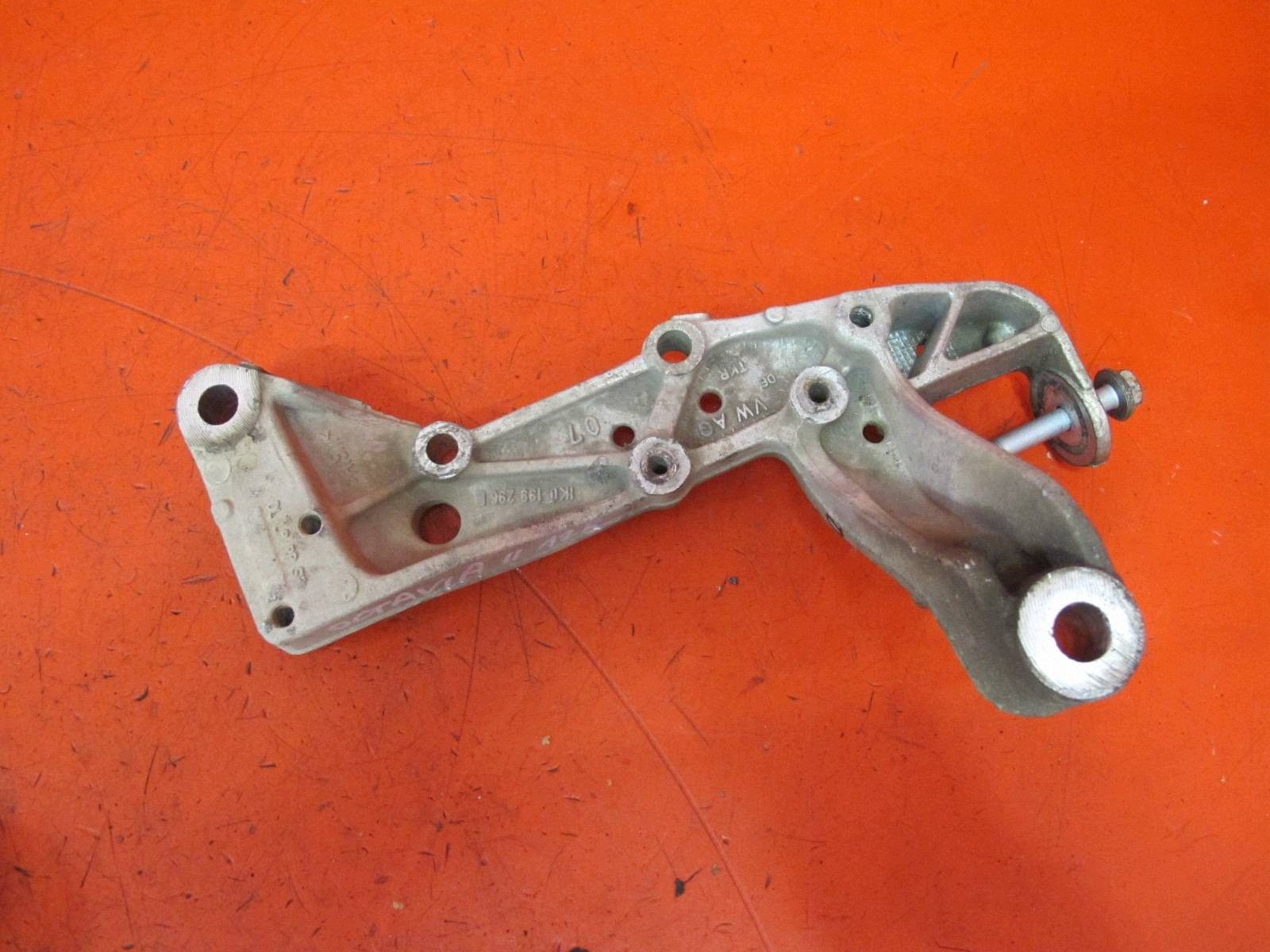 SKODA OCTAVIA 1Z 2 II SEAT AUDI VW console holder arms right front