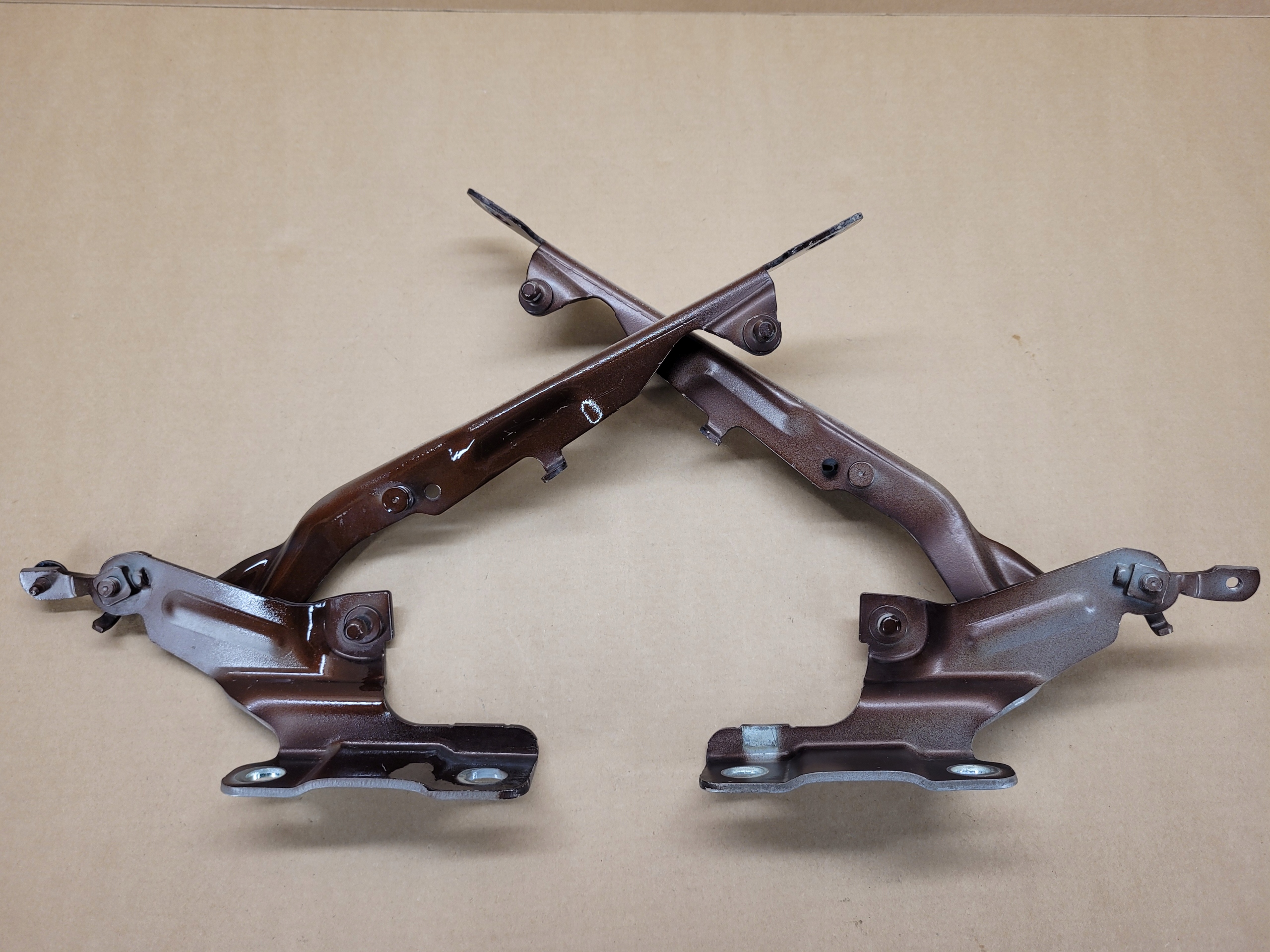 0465 31385815 - ПЕТЛИ КАПОТА VOLVO XC60 2008-2017 ЦВЕТ 712