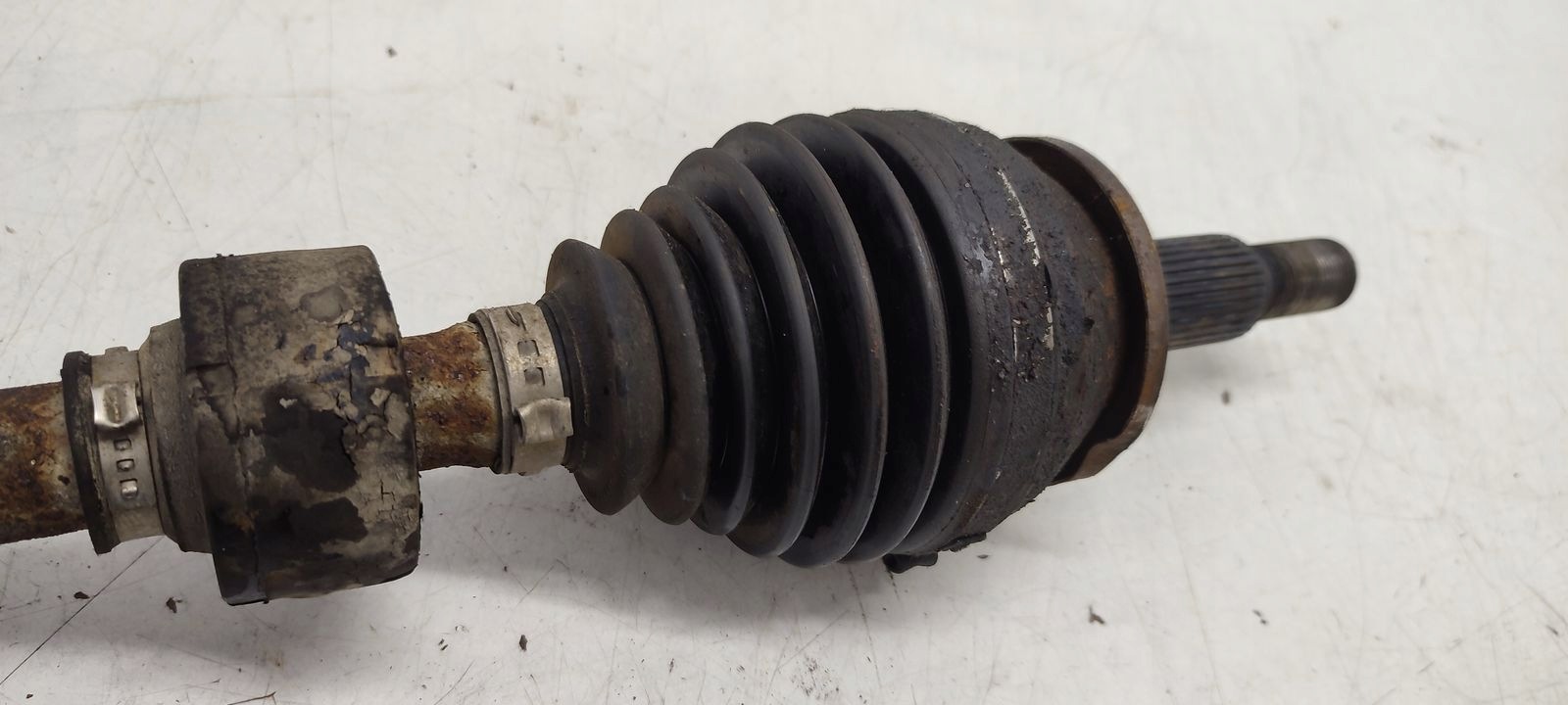 semi-axis left short. Toyota Avensis T27 2,2 D4D