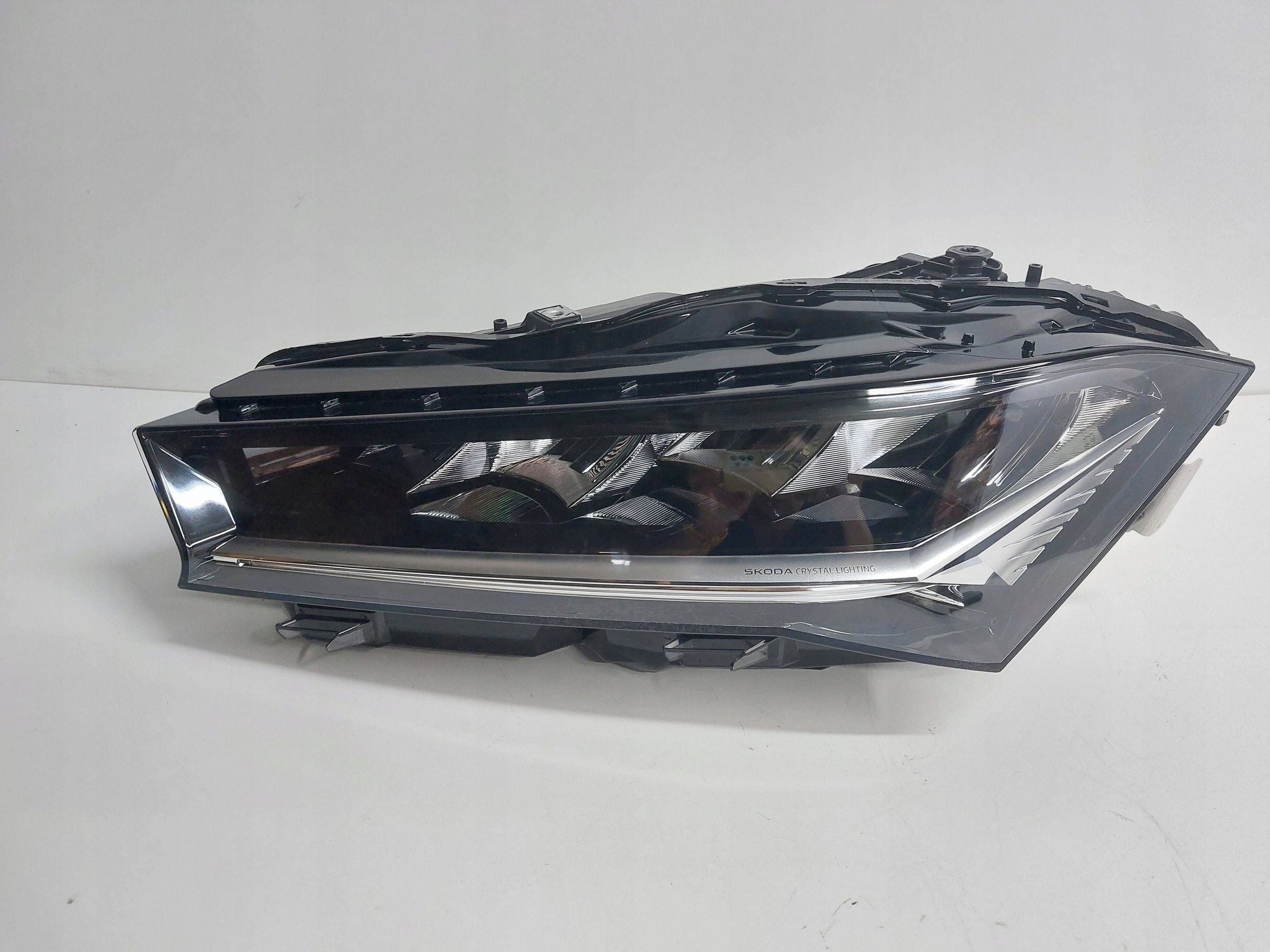 SKODA SUPERB IV 23r> light left front FULL LED complete 3P1941015