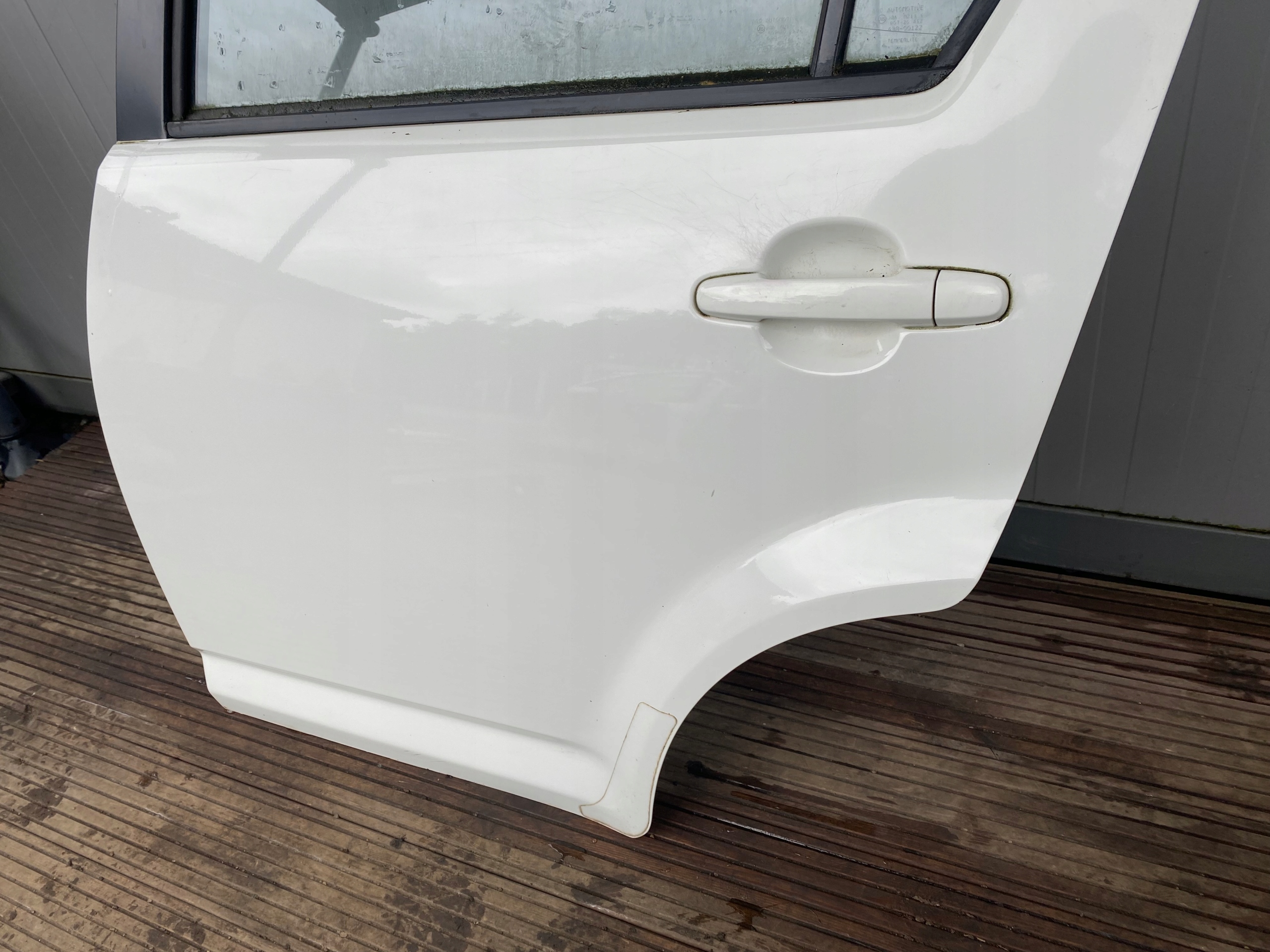 DAIHATSU SIRION II complete door left rear part W09