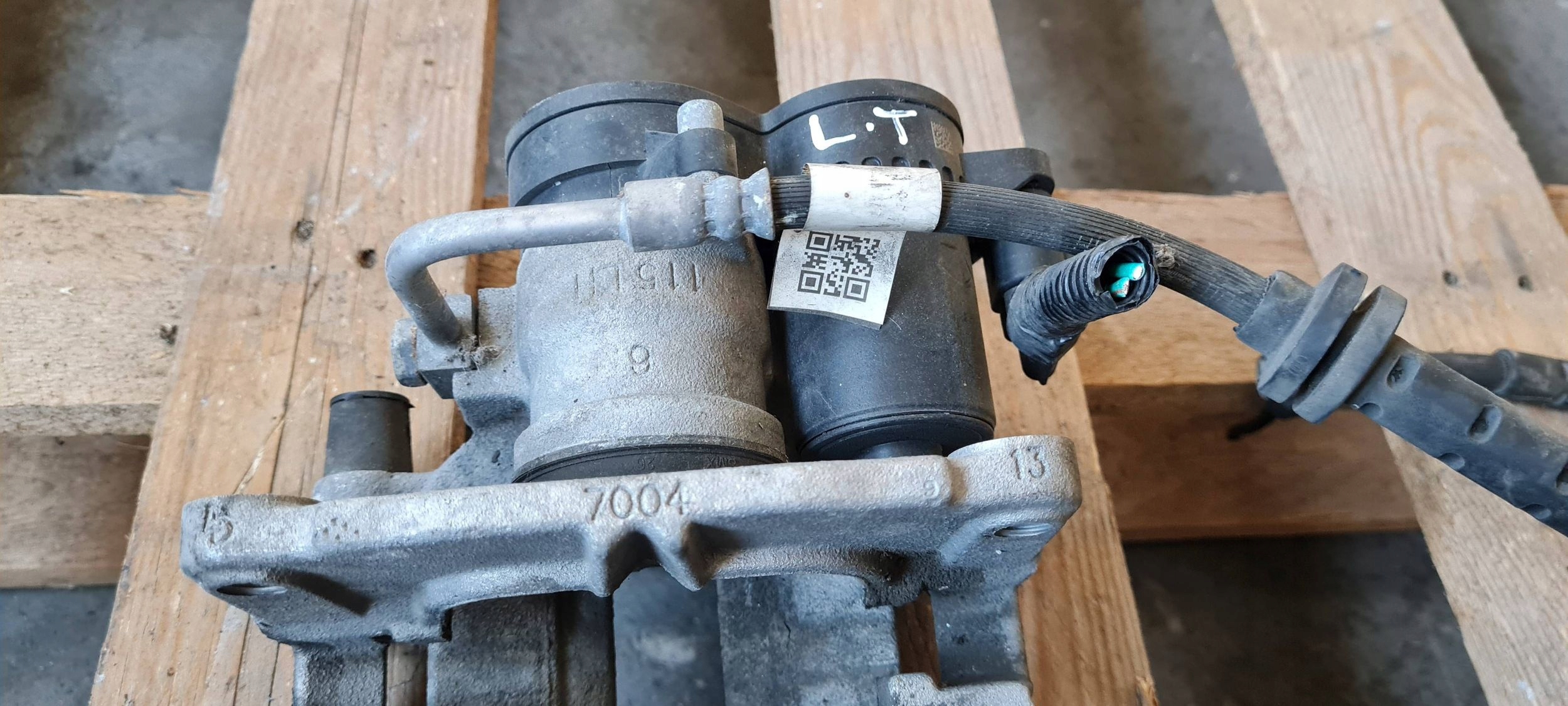 Chrysler Pacifica 2022 caliper brake left rear part rear 68451145AA