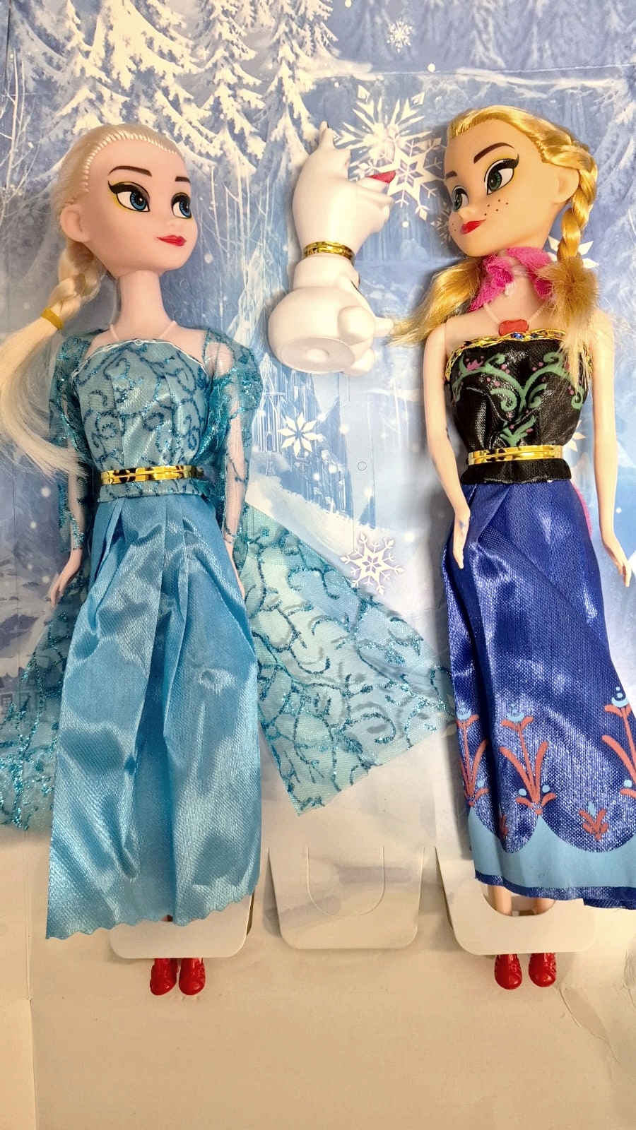 DAINUOJANČIOS LĖLĖS „ŠALDYTA ŠALIS“ ELSA, ANNA, OLAF 28 cm DAINELĖ IŠ PASAKOS Dainuojančių lėlių serija