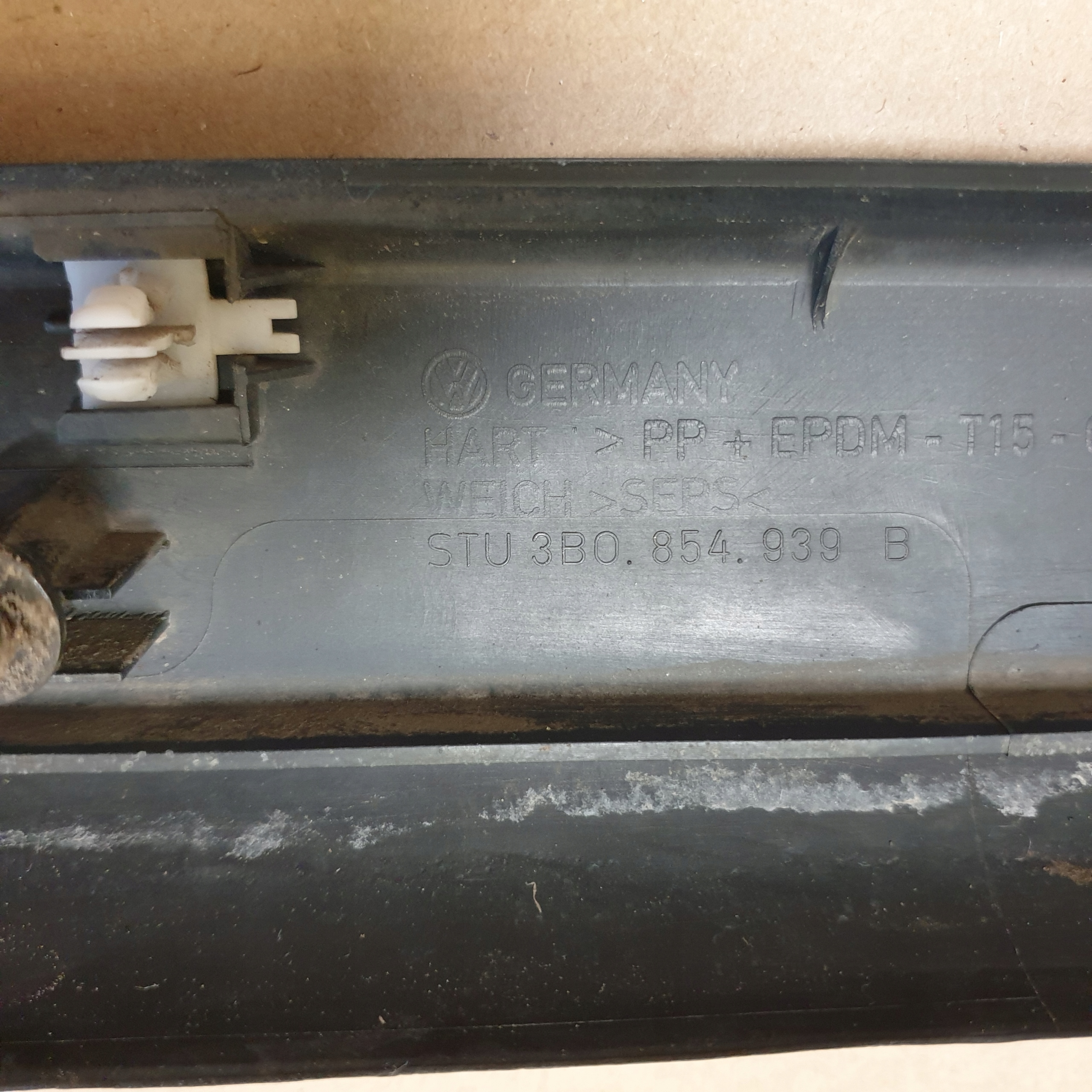 moulding door left front VW PASSAT B5 3B OE
