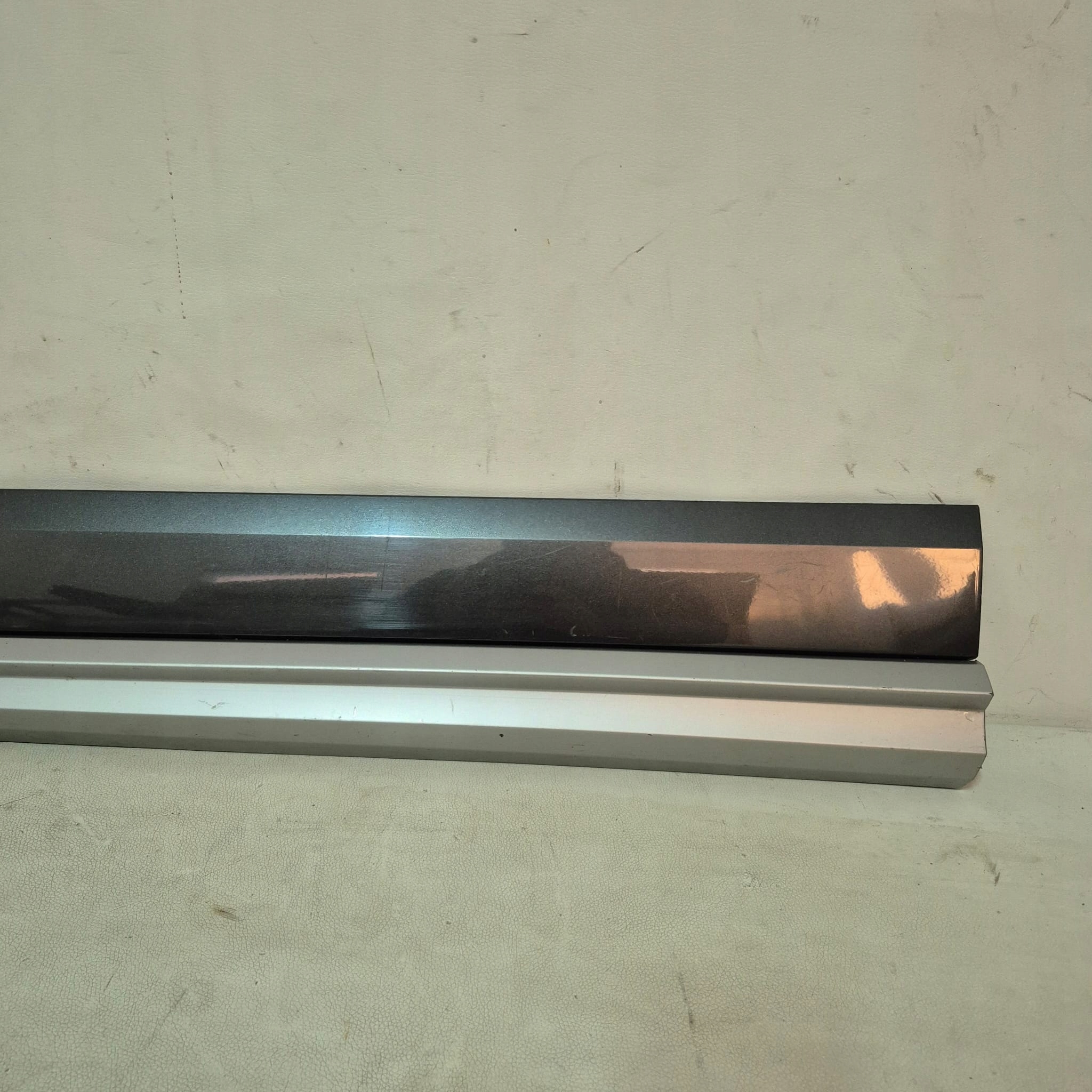 AUDI Q5 II 80A 17r. -> moulding cap door left front front 80A853959
