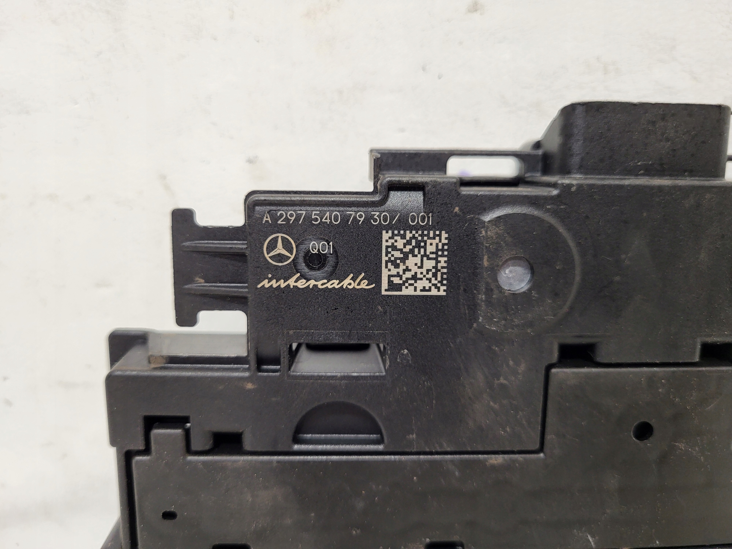 GNIAZDO BEZPIECZNIKÓW MERCEDES EQS W297 A2975407930 Numer katalogowy części A2975407930