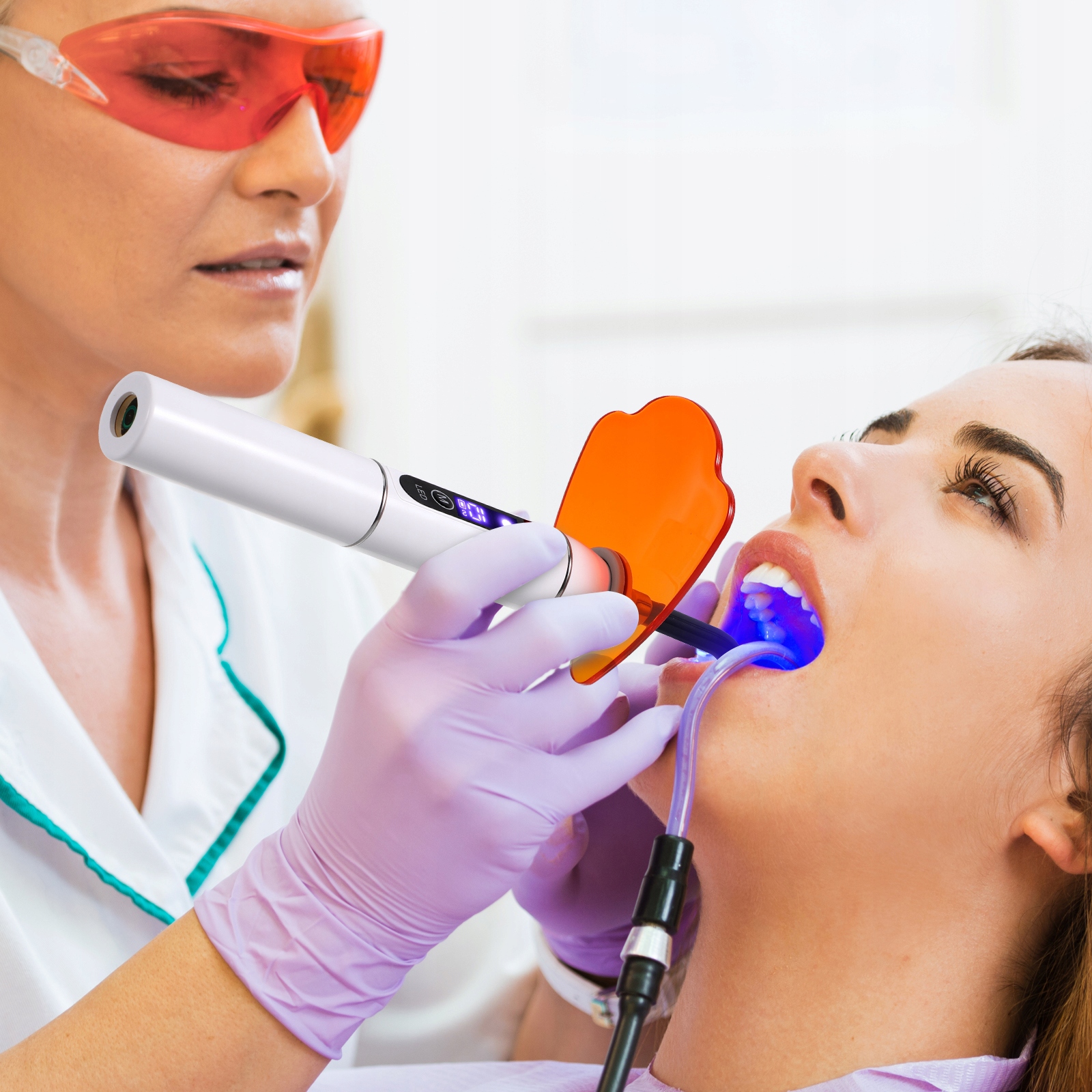 LABORATORYJNA LAMPA DO UTWARDZANIA DENTYSTYKI BIAŁA Stan opakowania oryginalne