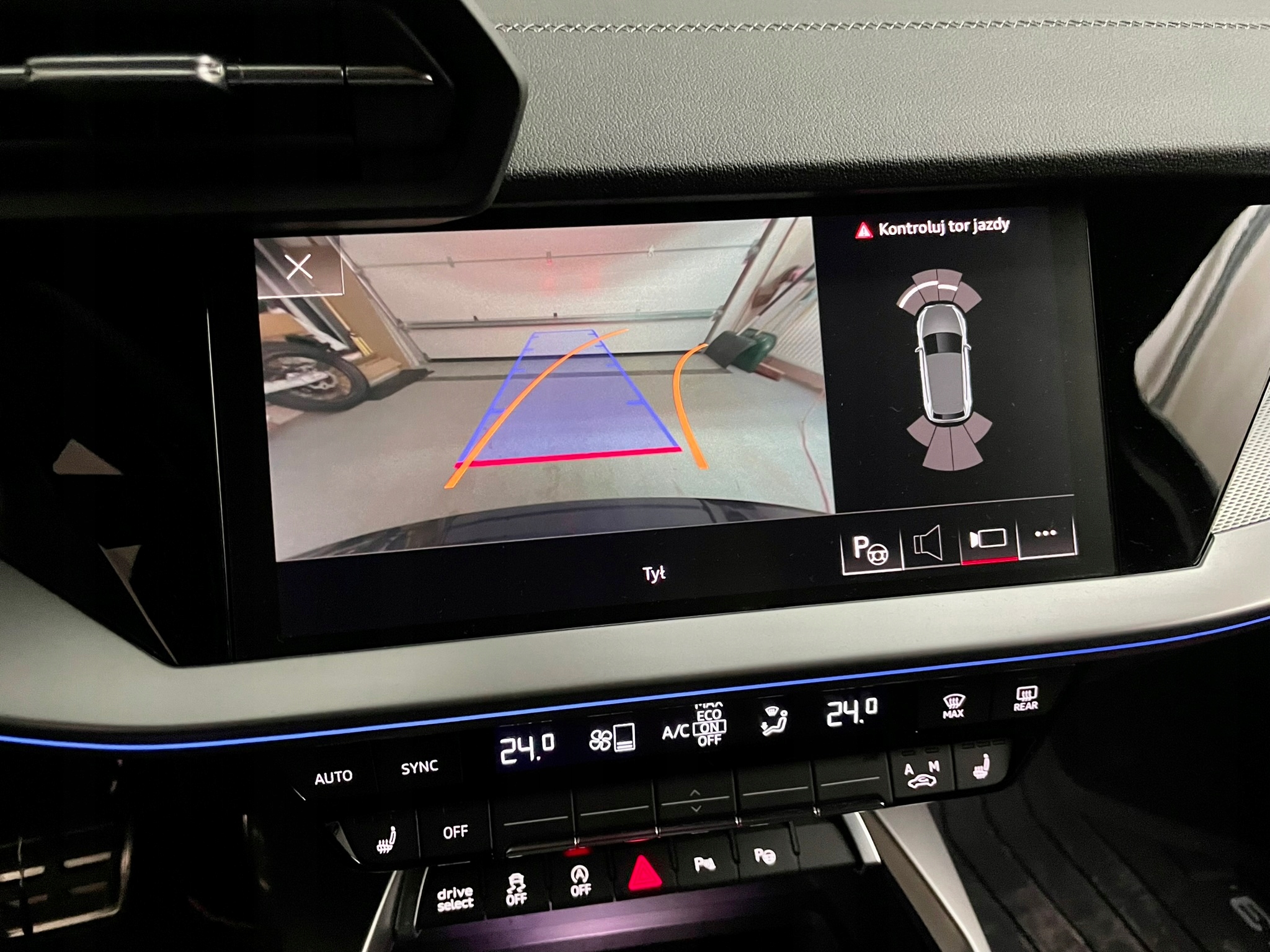 Montaż kamery cofania FABRYCZNA kamera AUDI A3 8Y 2020-2024