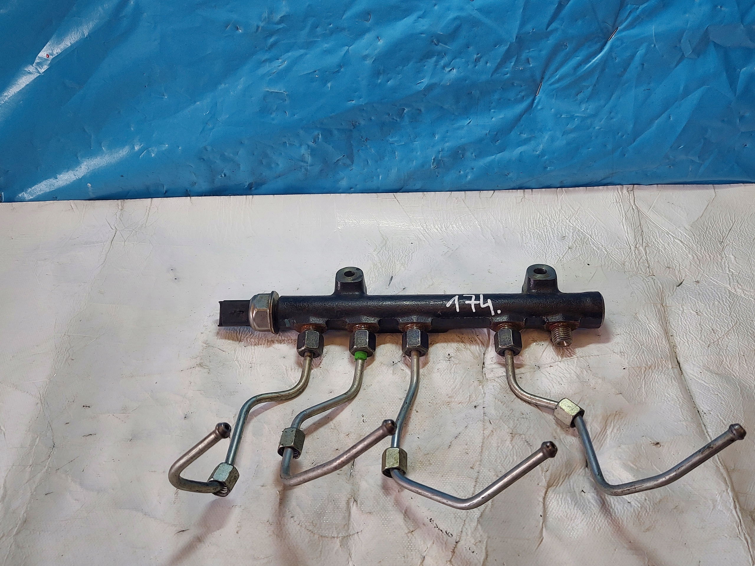 Rampe injection VOLVO V40 D2 1.6 HDI 968529758002