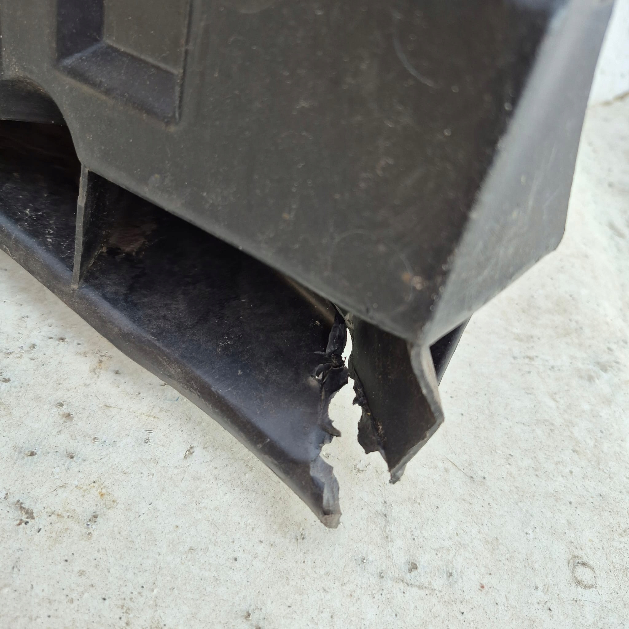 CITROEN BERLINGO PEUGEOT PARTNER and bumper support front 9643814880