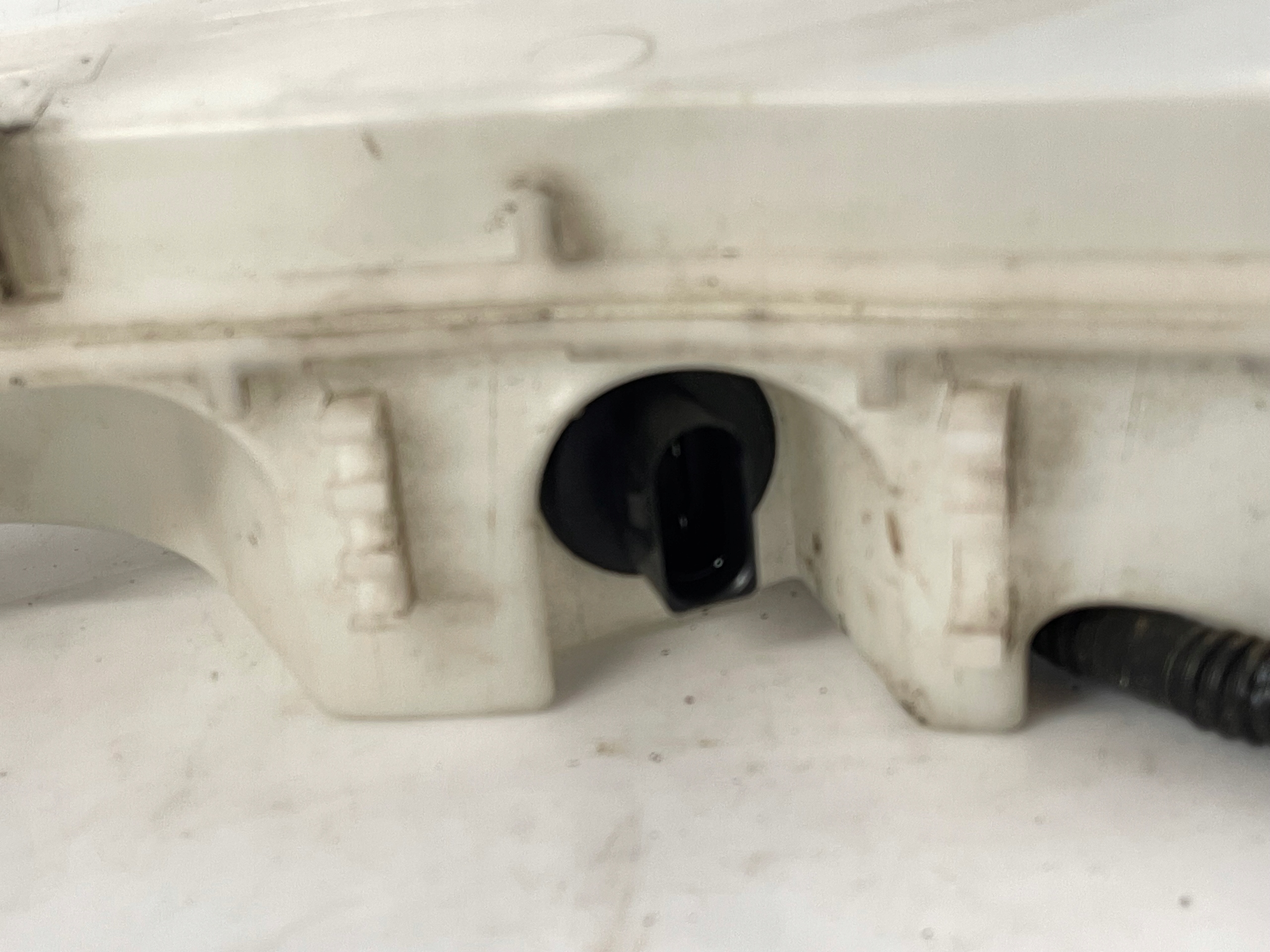 spremnik gasa mlaznice AUDI A6 C7 AUDI A7 4G0 spremnik mlaznice