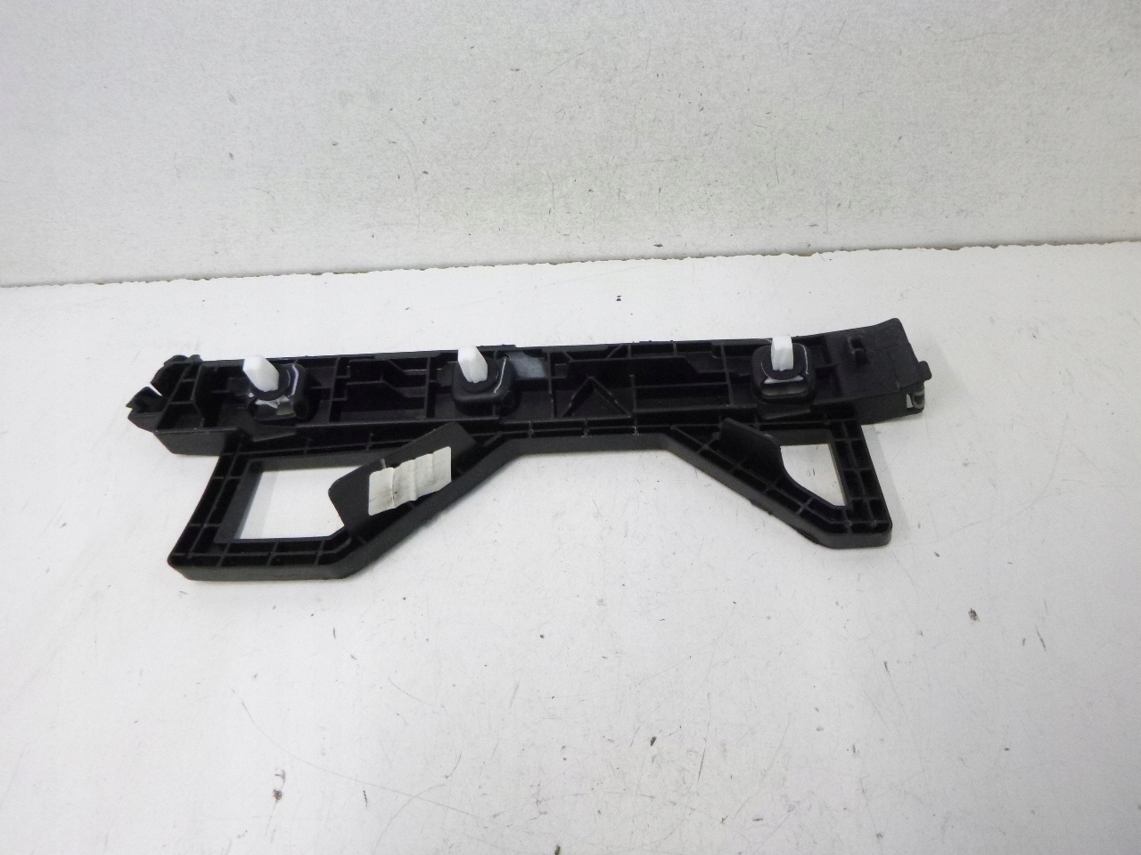 Support Support plaque Pare choc Arrière Gauche Kia Proceed III 22r.
