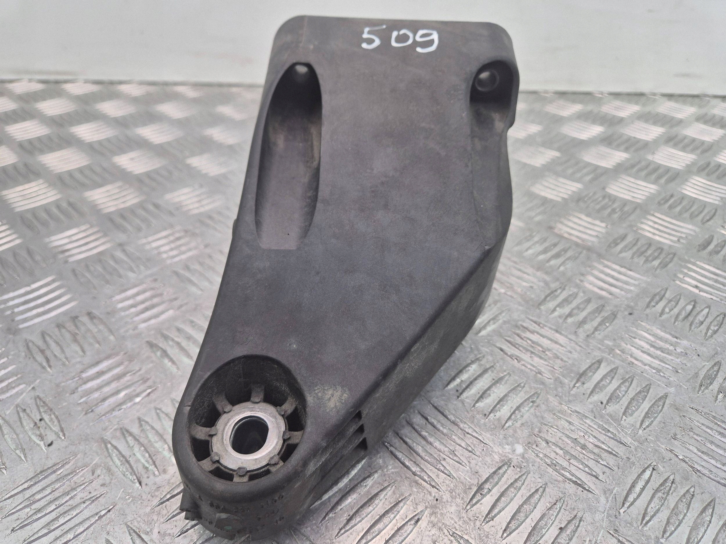 engine mount Mercedes E200d W213 A6542230100 OM654920