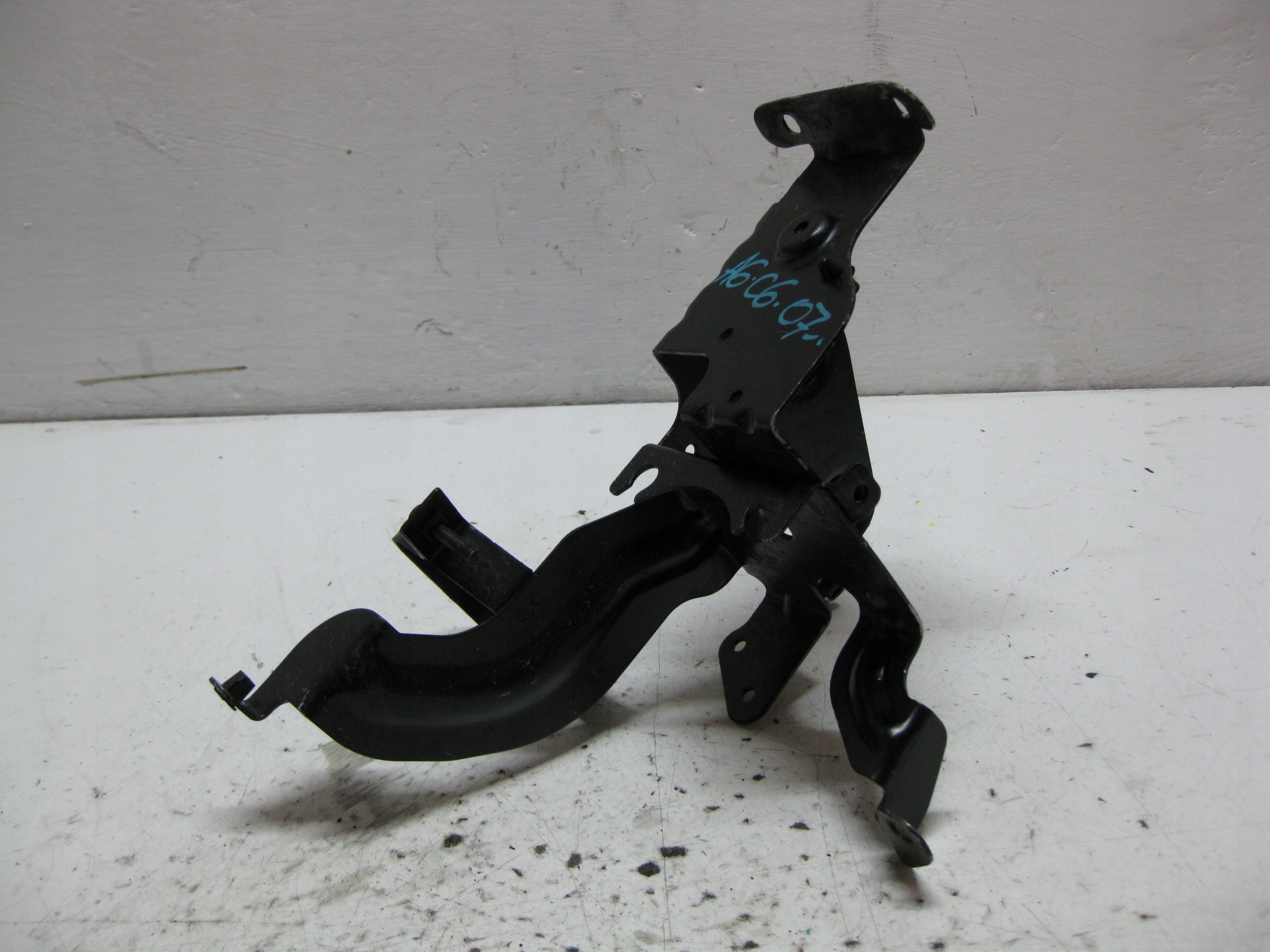 AUDI A6 C6 KOMBI 2.7 TDI 07R holder bracket POMPY ABS 4F0614119M