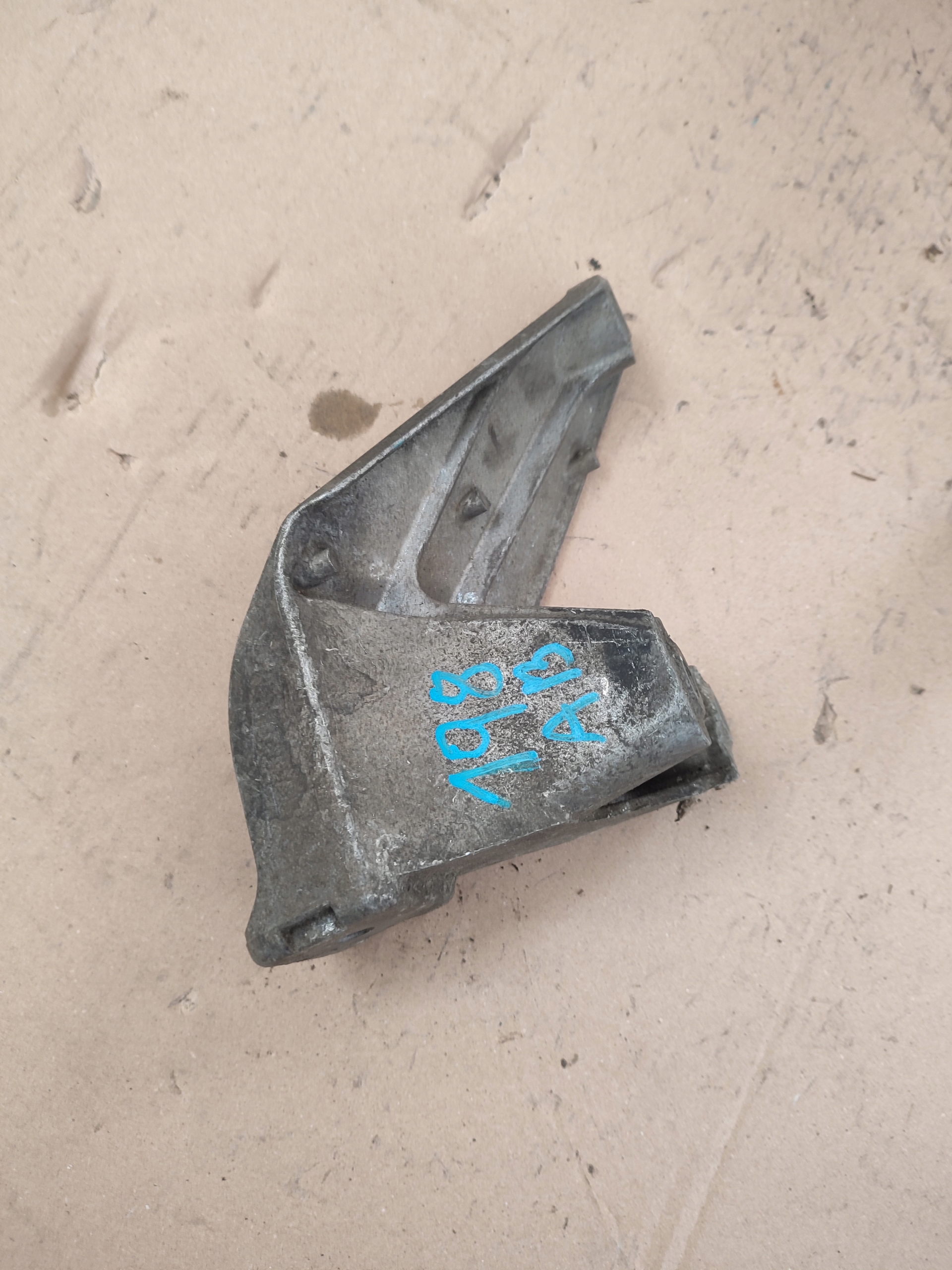 Support Gauche Support plaque Moteur 2.0 Tdi Audi A6 C6 4F0199307N