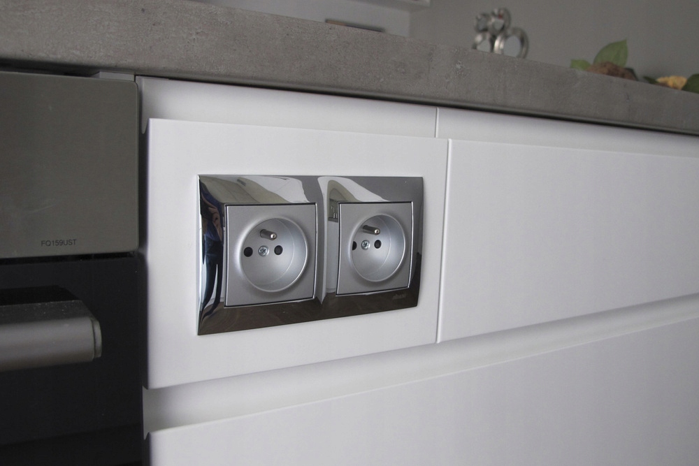 SIMON 54 PRZYCISK DZWONEK Z PODŚWIETLENIEM ANTRACY Marka Kontakt-simon