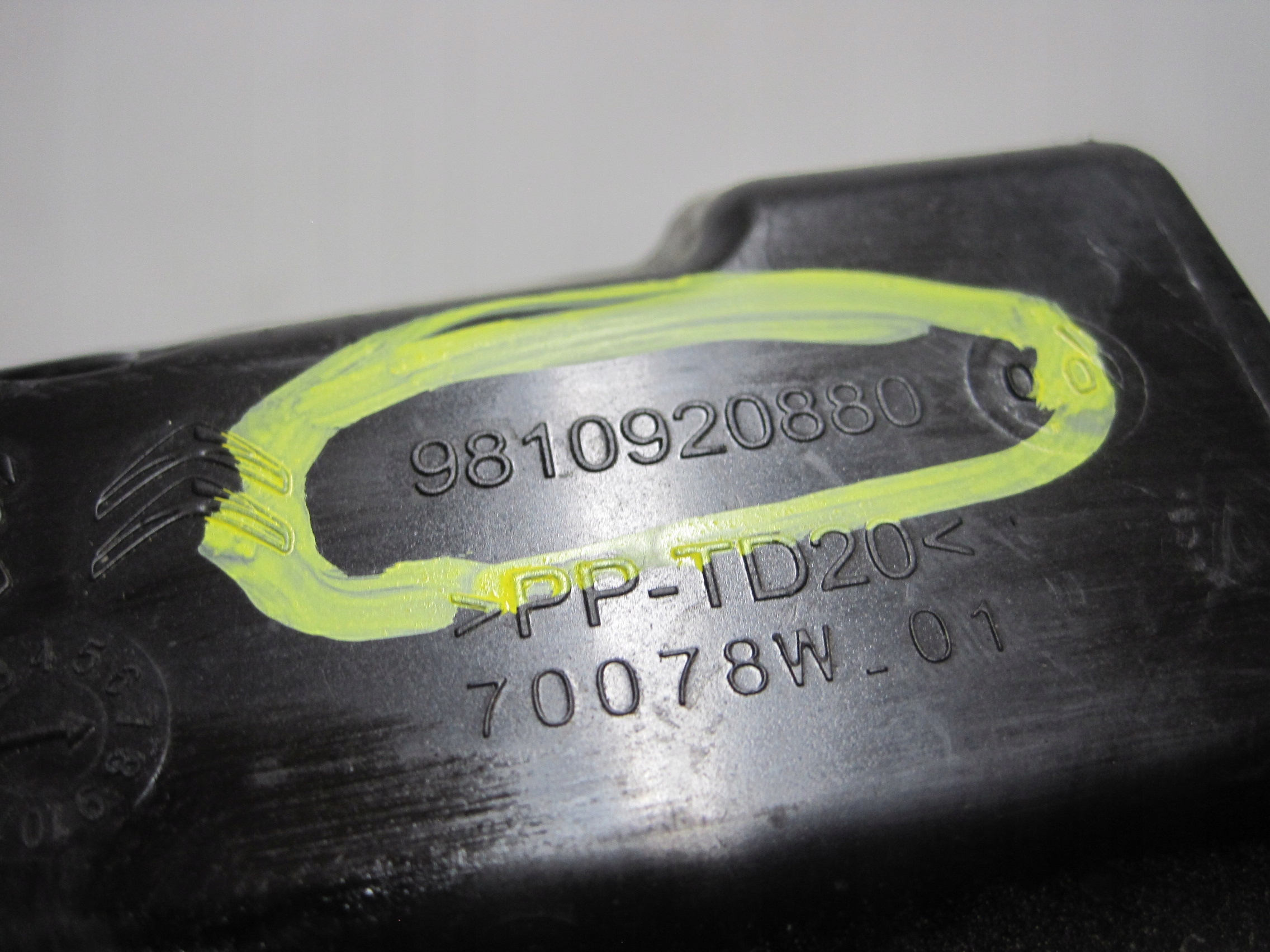 REZONATOR luft PEUGEOT 3008 II 9810920880