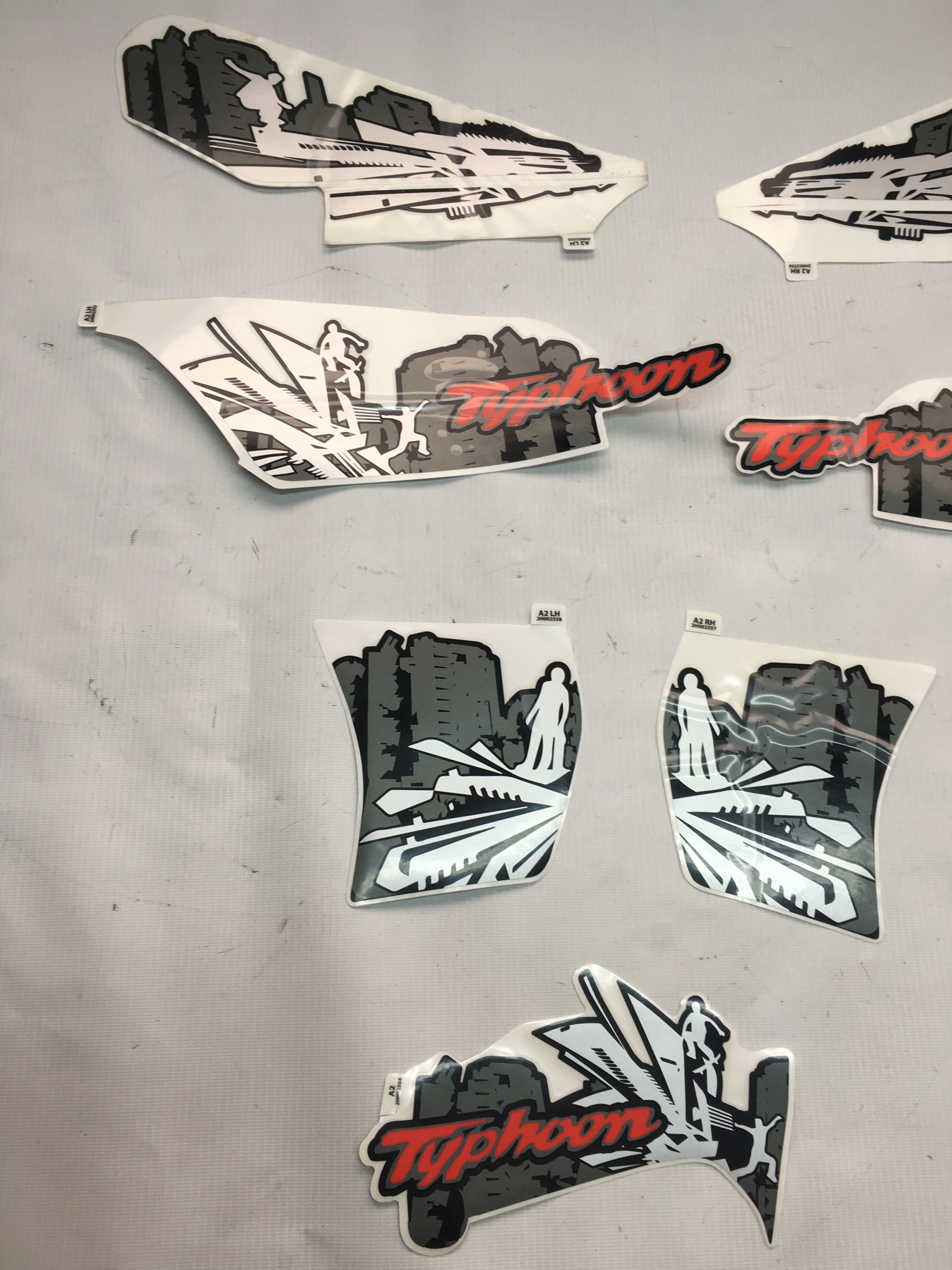 2H002553000A2 - НАКЛЕЙКИ ШПОН PIAGGIO TYPHOON 50 ОРИГИНАЛ