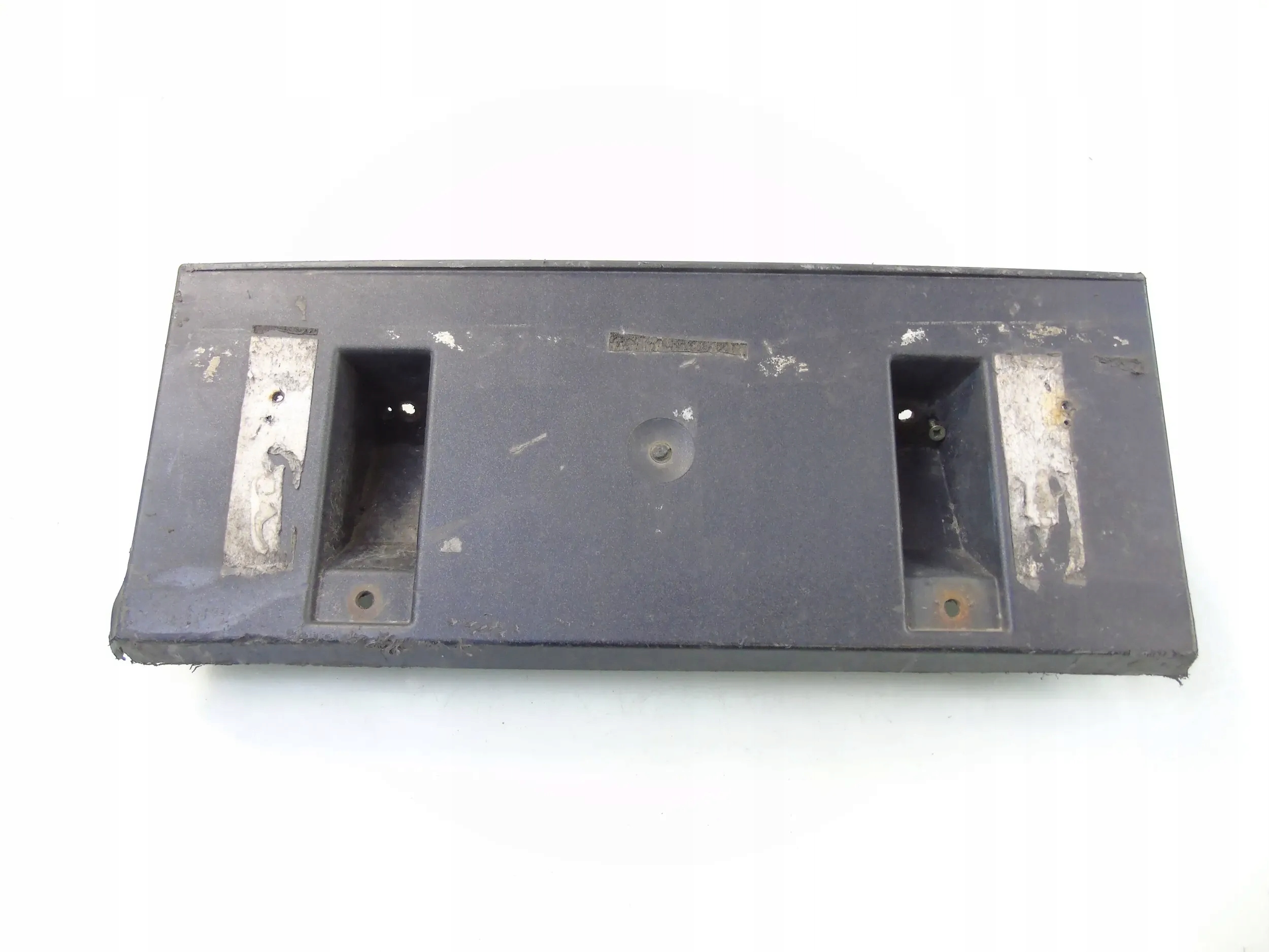 PODKŁADKA PODSTAWA POD TABLICE MASERATI GHIBLI 670010783