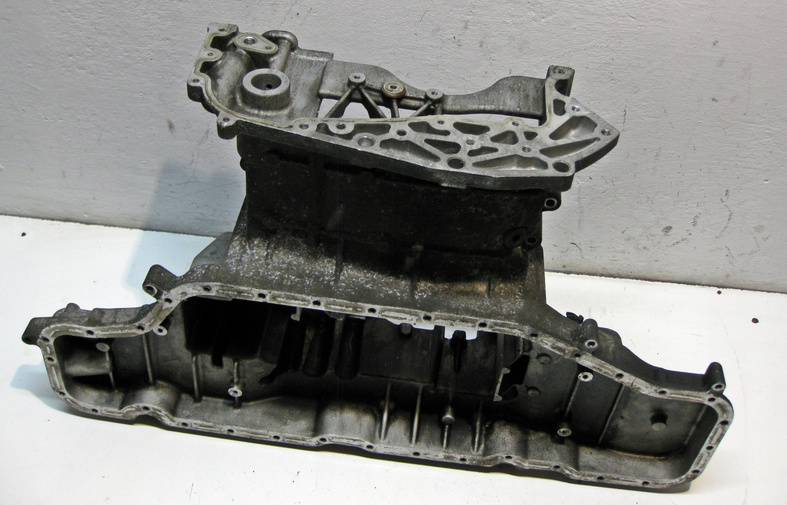 AUDI A6 C6 2.7 3.0 TDI V6 olajteknő 059103603AF