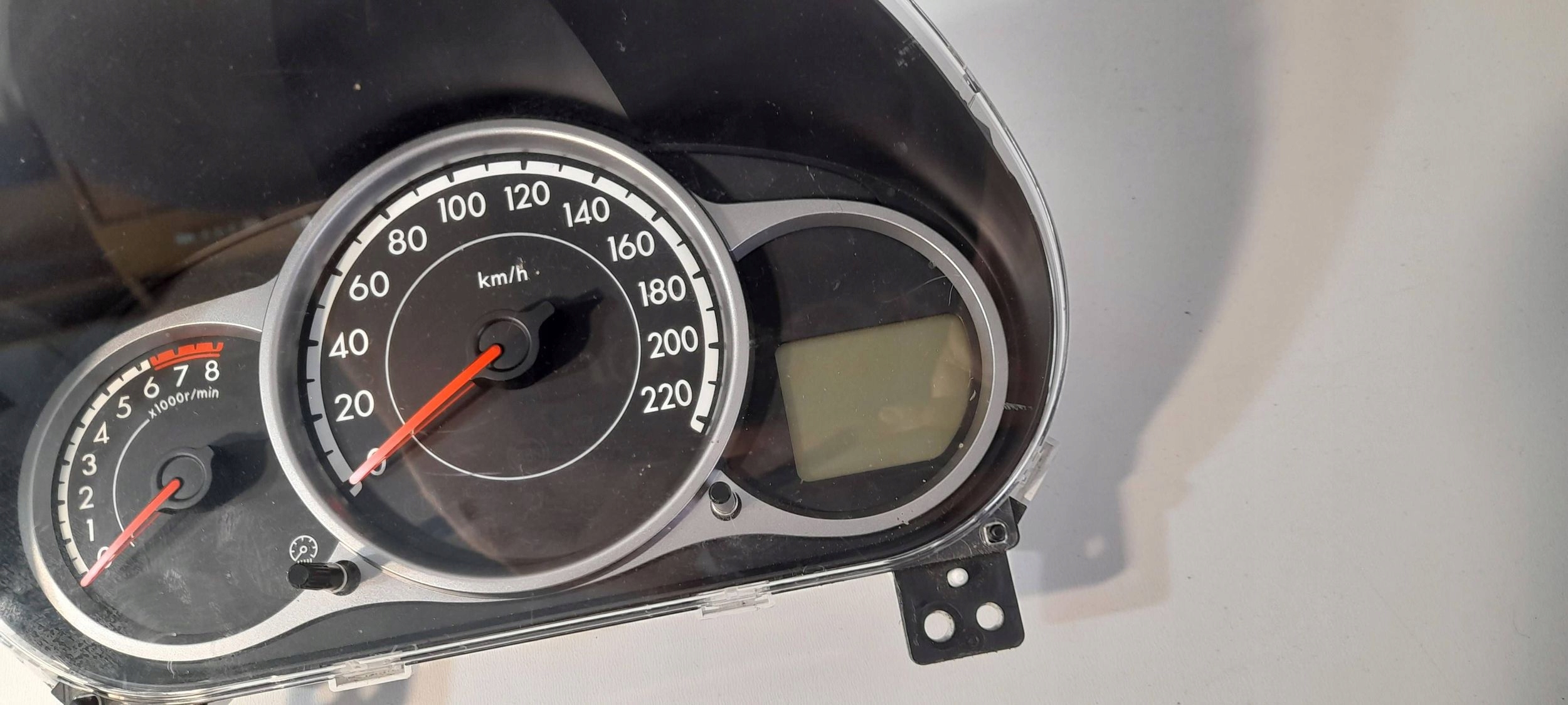 Mazda 2 DE Lift 2010-2013 dials / Predkosciomierz D01J55430 (ZG3)