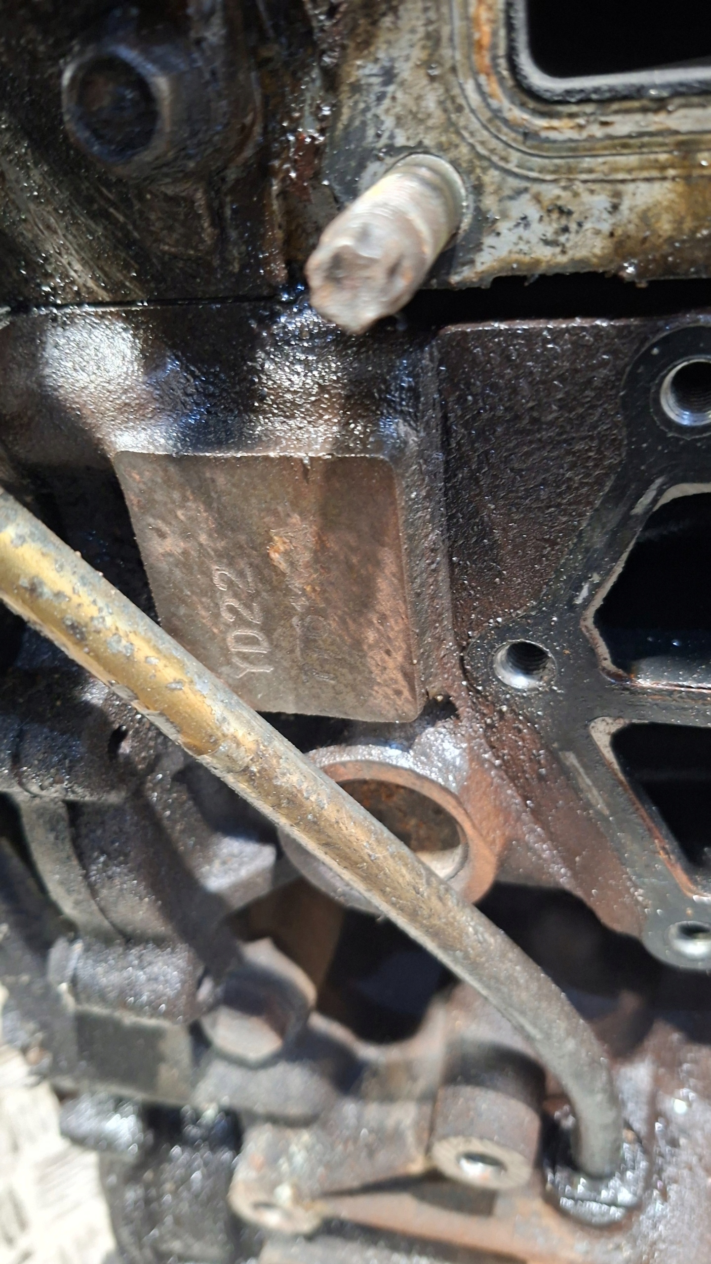 engine unprotected pillar NISSAN ALMERA TINO 2.2D YD22