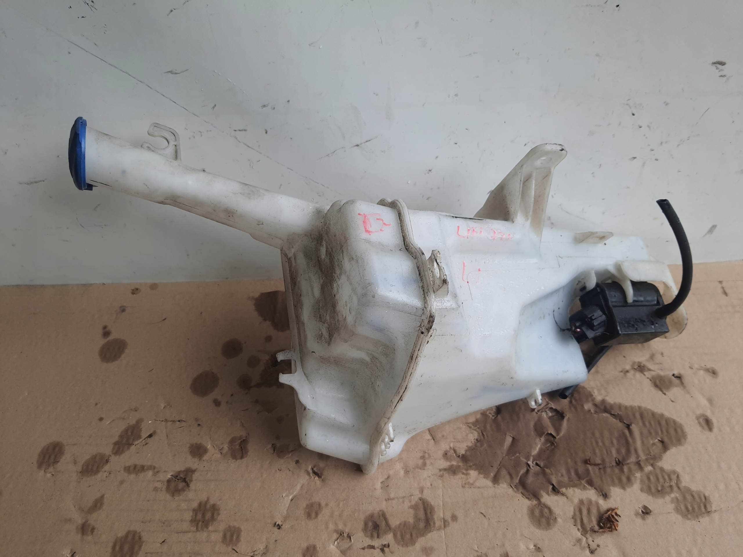 HYUNDAI I20 LIFT 12-15 Behälter Spritzdüse