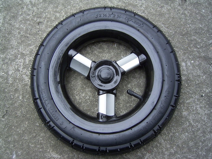 Kółko do wózka 12 1/2 x 2 1/4 cala (3-R) CZARNE Kod producenta Kółko ALU 12cali 3R Tako Junama