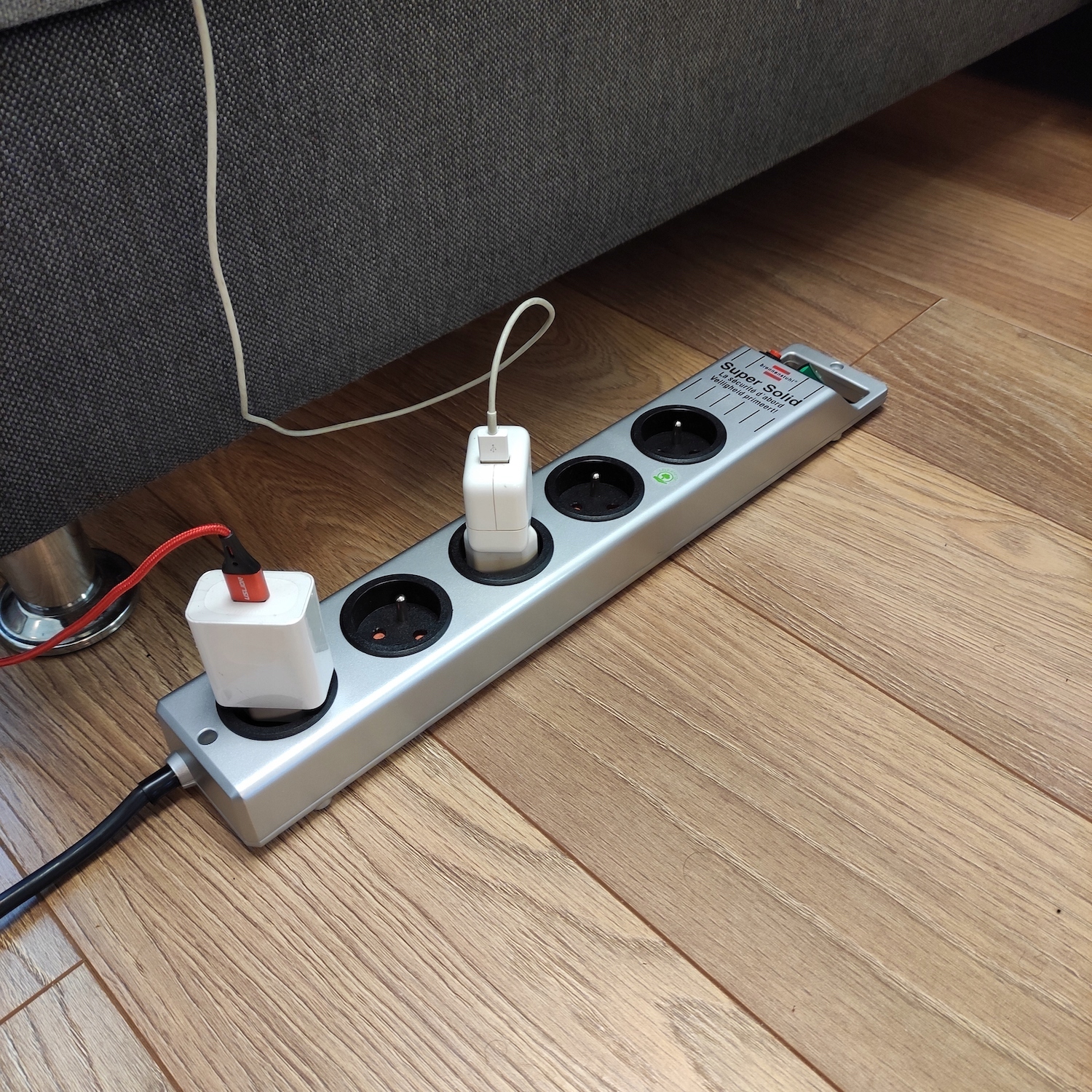 Przedłużacz Listwa Zasilająca Srebrna 5 Gniazd Kabel 2,5m BRENNENSTUHL Liczba gniazd 5