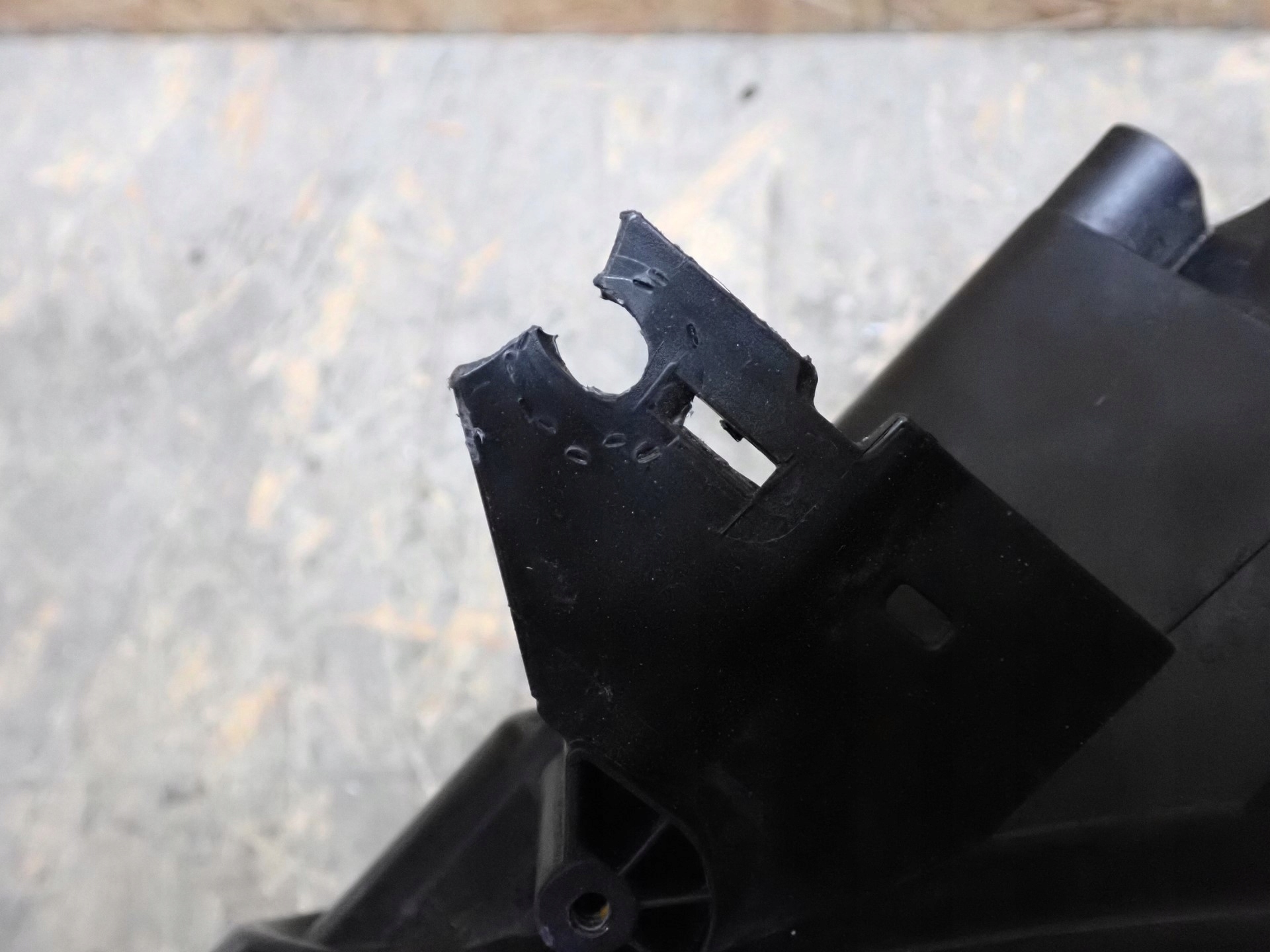 light left REFLEKTOR left RENAULT CLIO IV LIFT 260600373R
