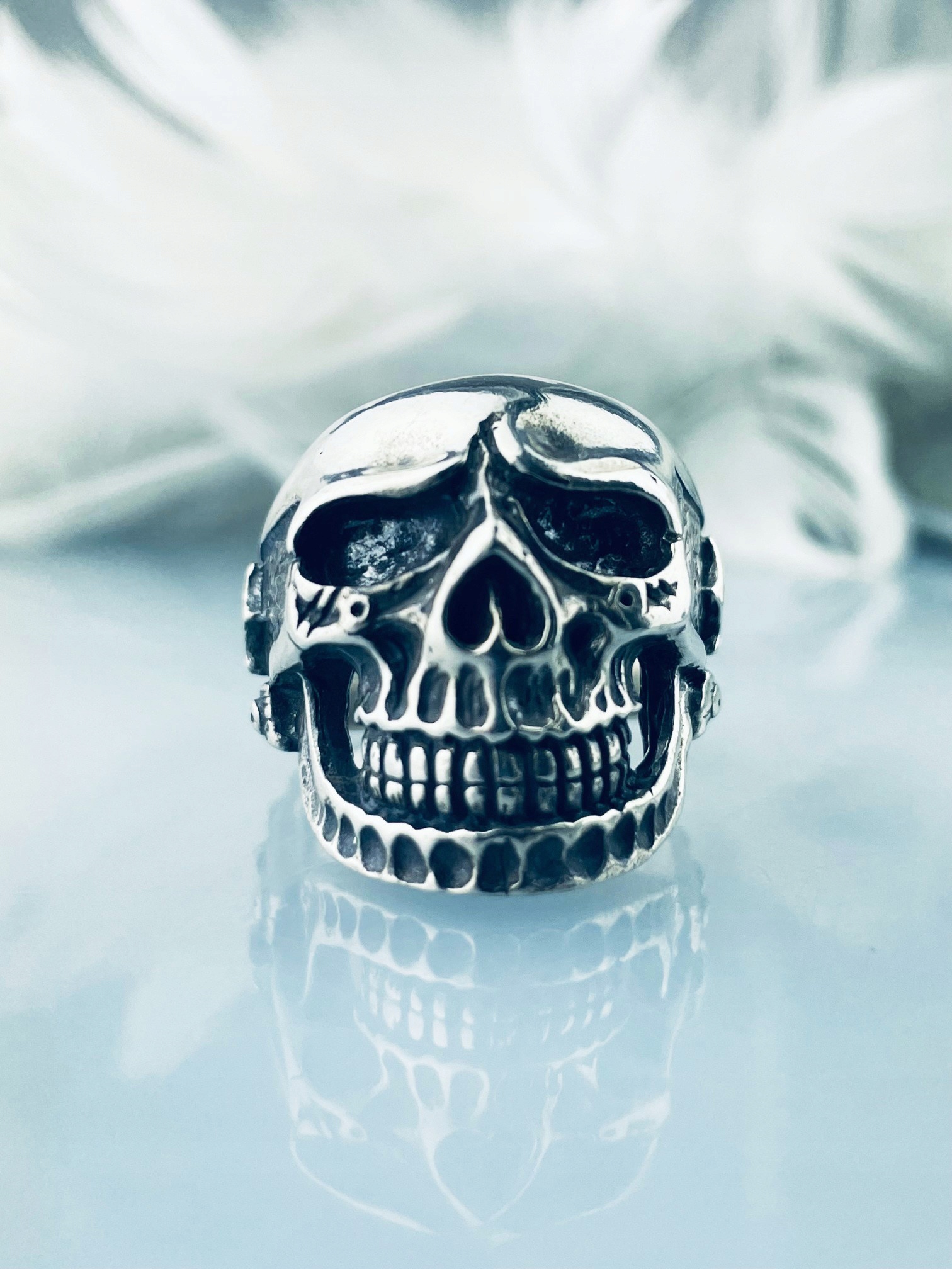 Stříbrný pánský prsten lebka