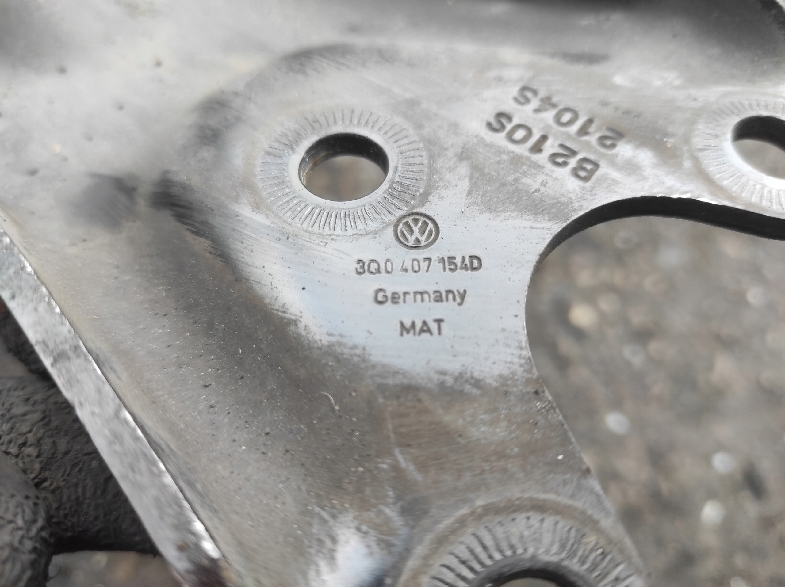 SKODA KAROQ arm right front 3Q0407154D