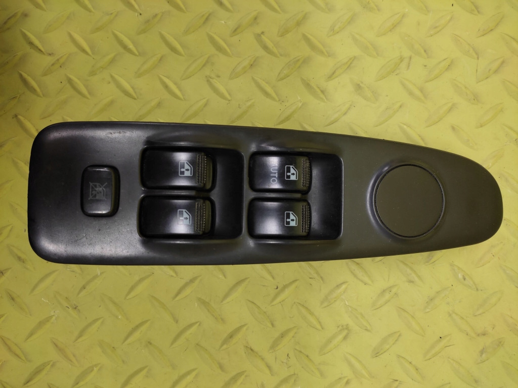 HYUNDAI ELANTRA window control switch 935702D000