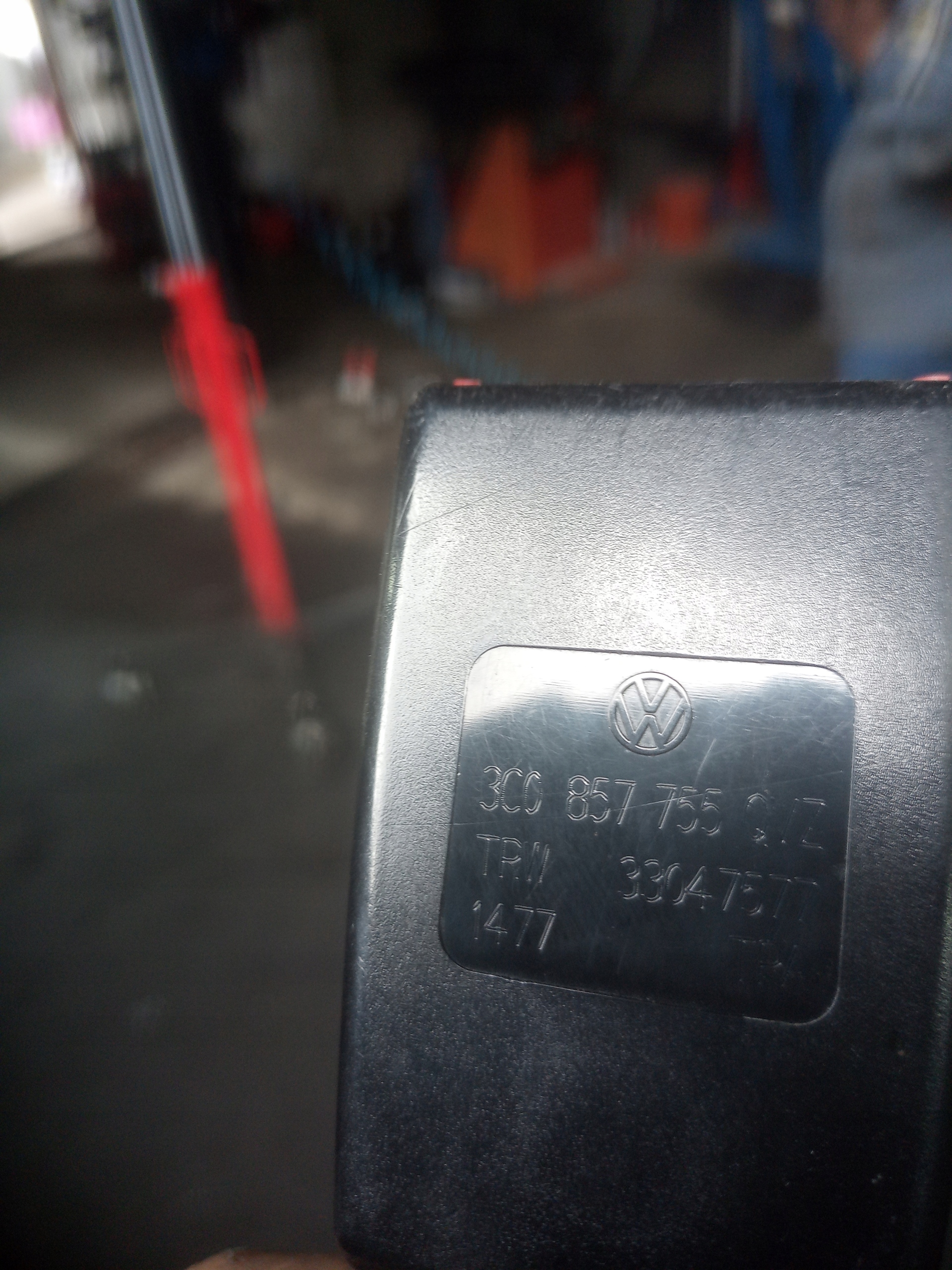 ZAPINKA PASA LEWY PRZÓD PASSAT B6 B7 3C0857755 Producent części Inny