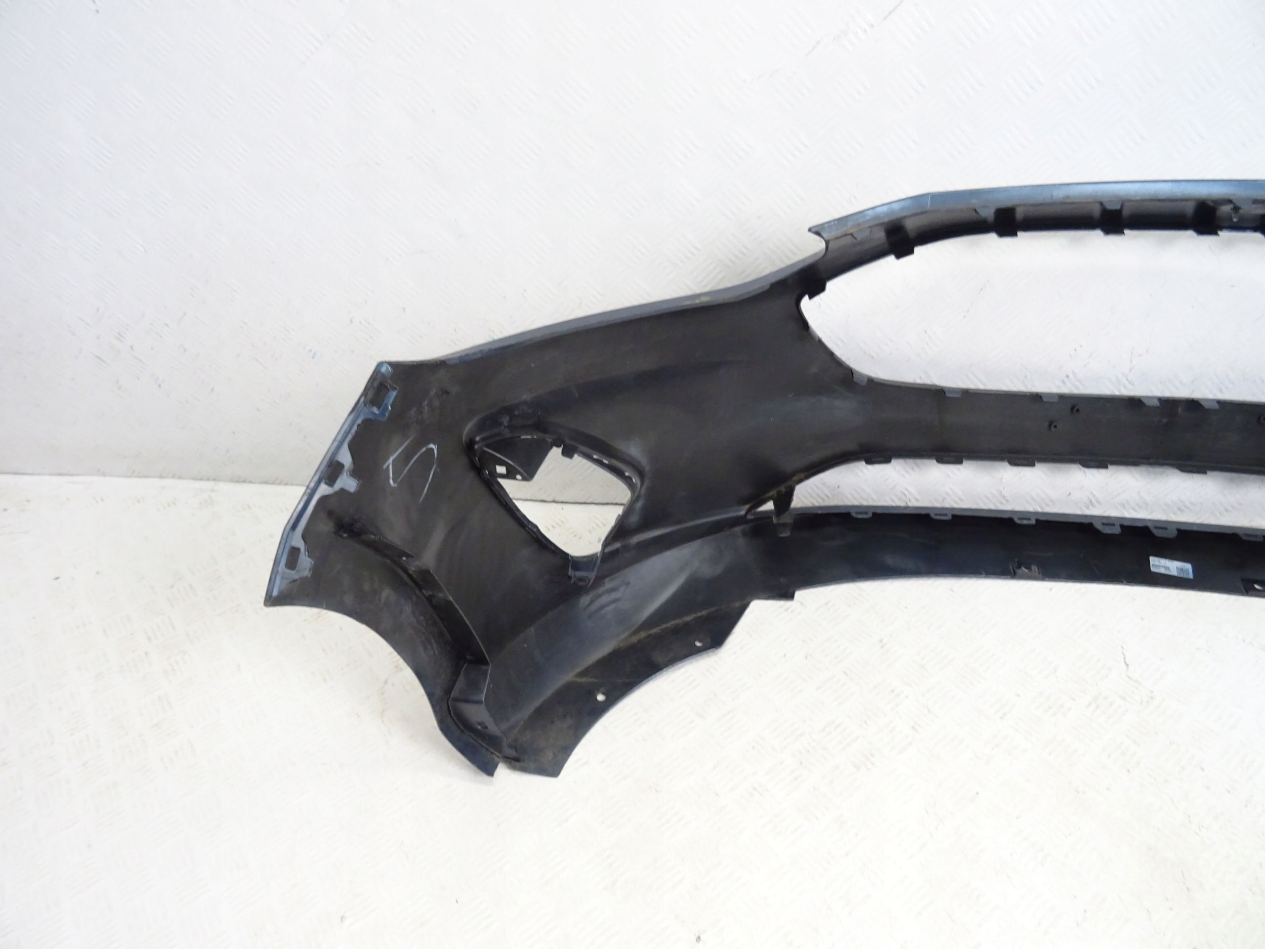 Ford Fiesta MK8 nárazník predok predný