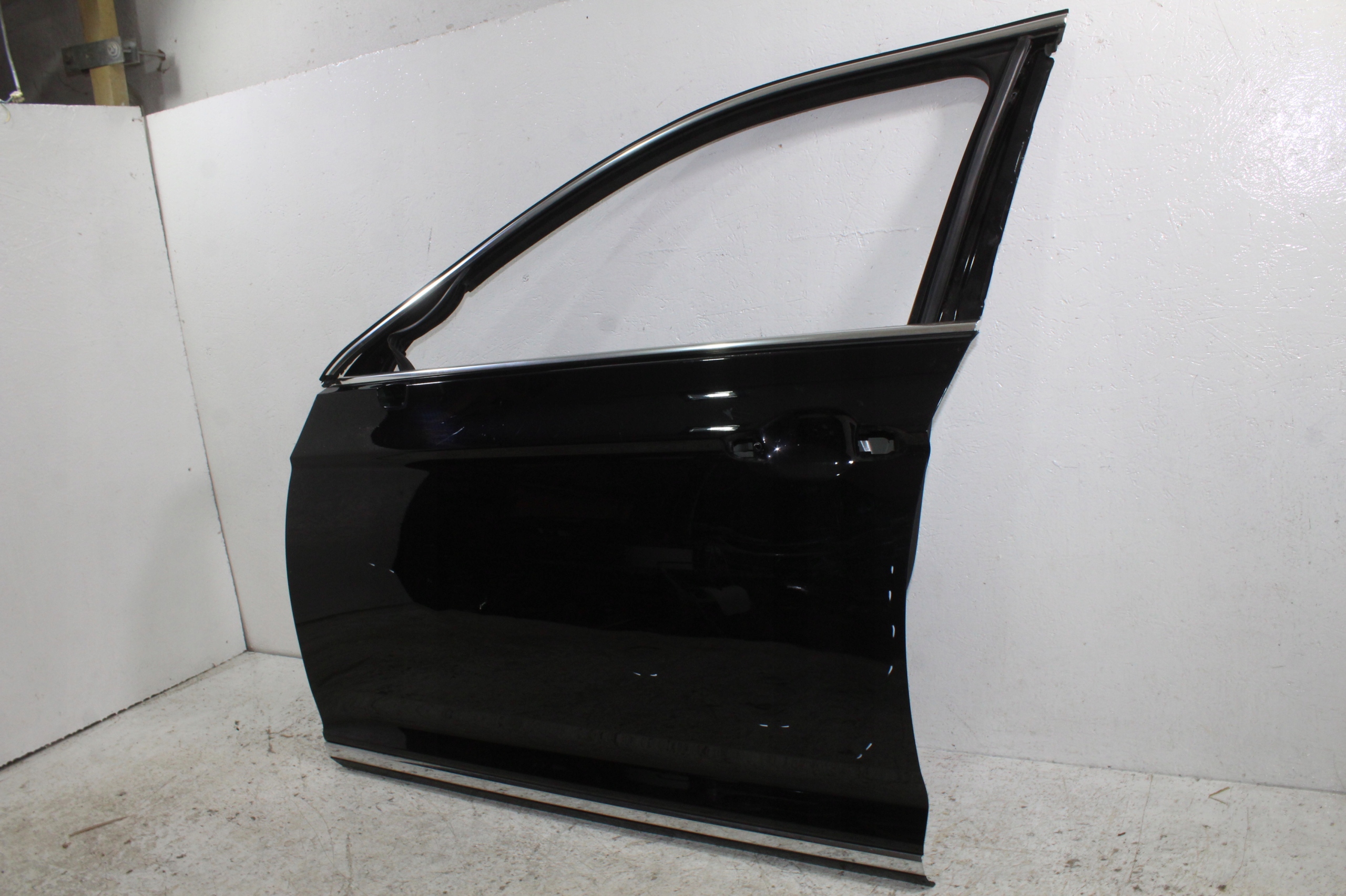 VW Passat B8 door left front front 3G0831311L