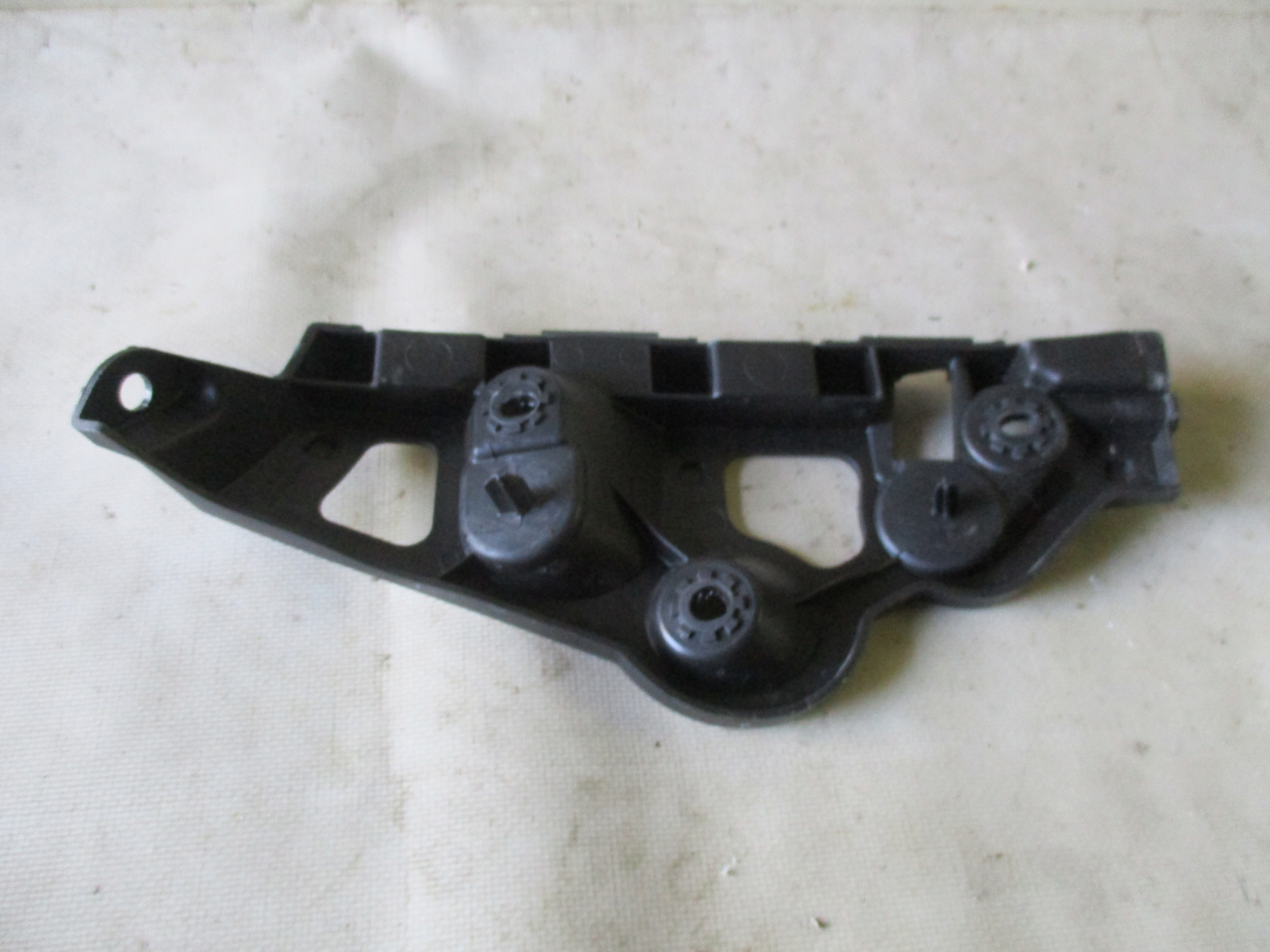 bumper bracket left rear part Dacia Sandero