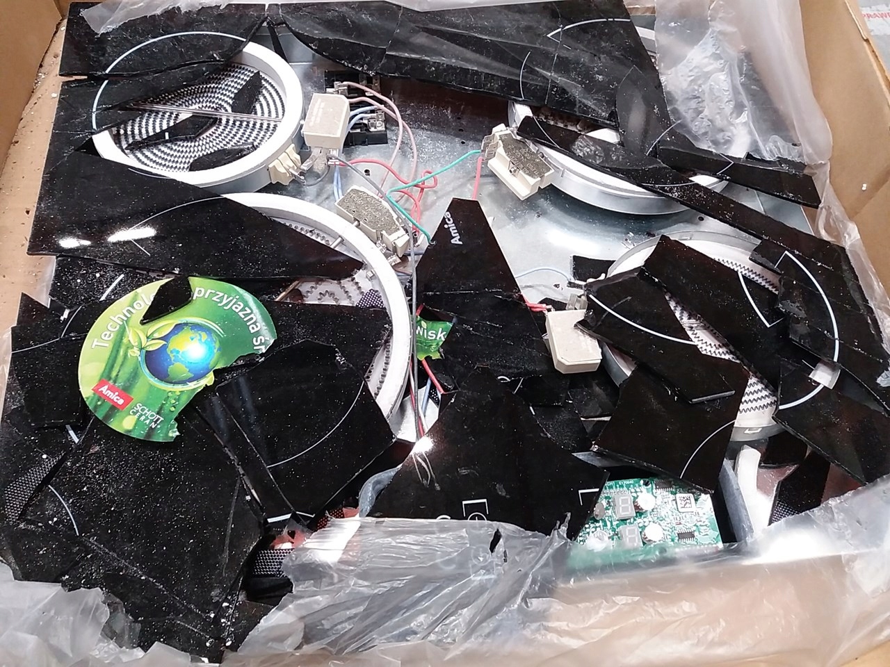 Płyta AMICA PCN6400Z - uszkodzenie Model PCN6400Z